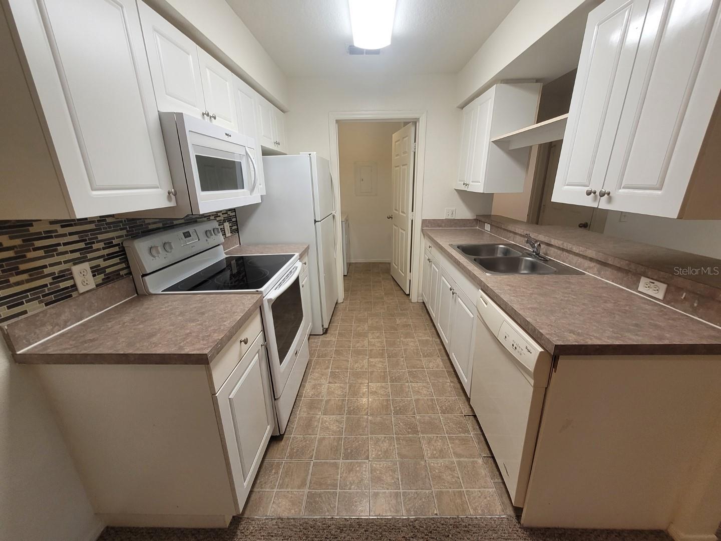 Listing photo id 5 for 36027 Deer Creek Drive 103