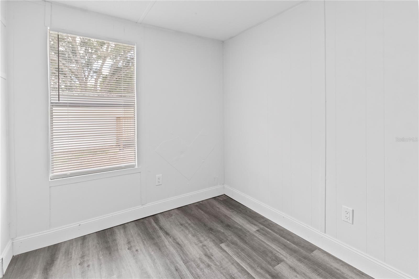 Image 3 of 9 For 1221 N Valrico Road  64