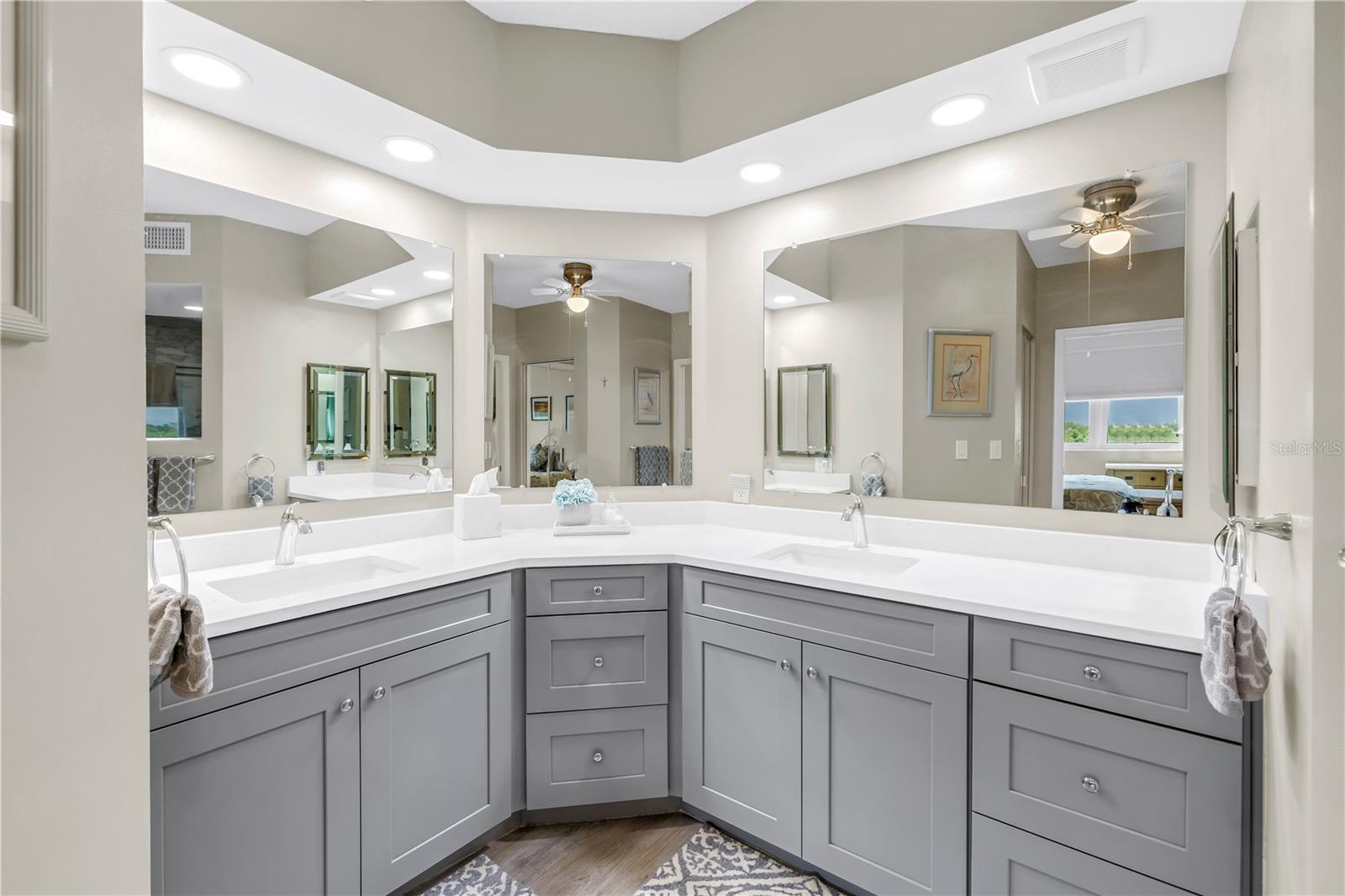 Listing photo id 9 for 6399 Shoreline Drive 4201