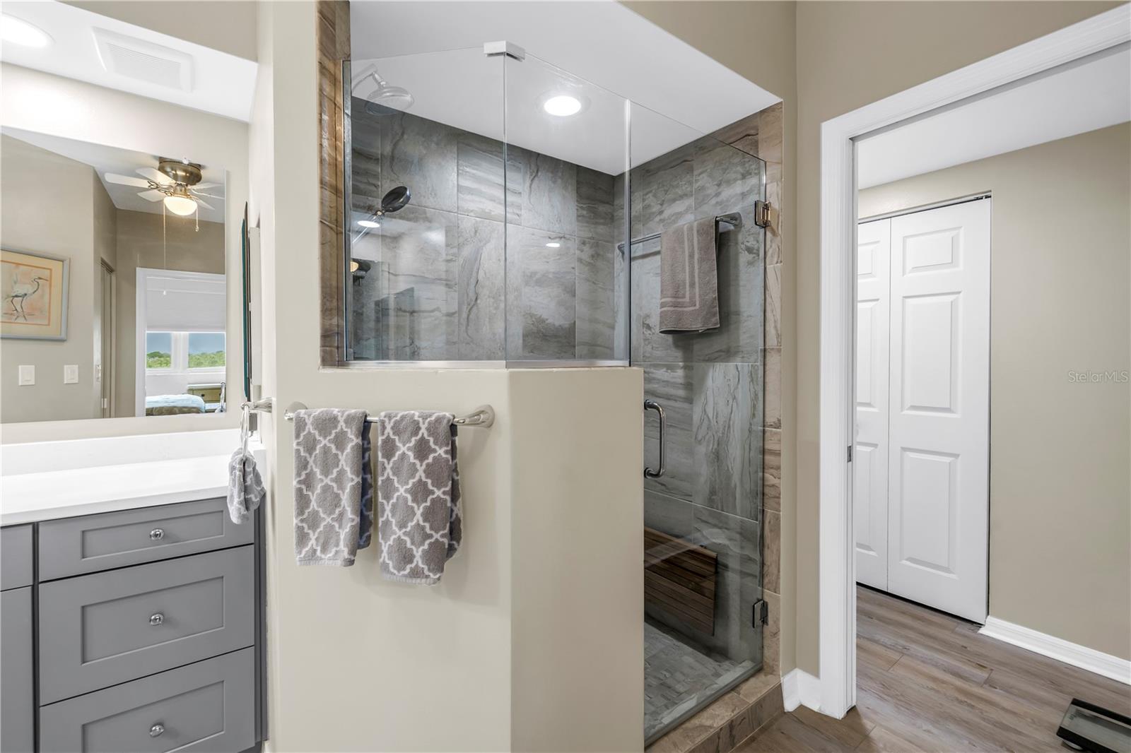 Listing photo id 12 for 6399 Shoreline Drive 4201