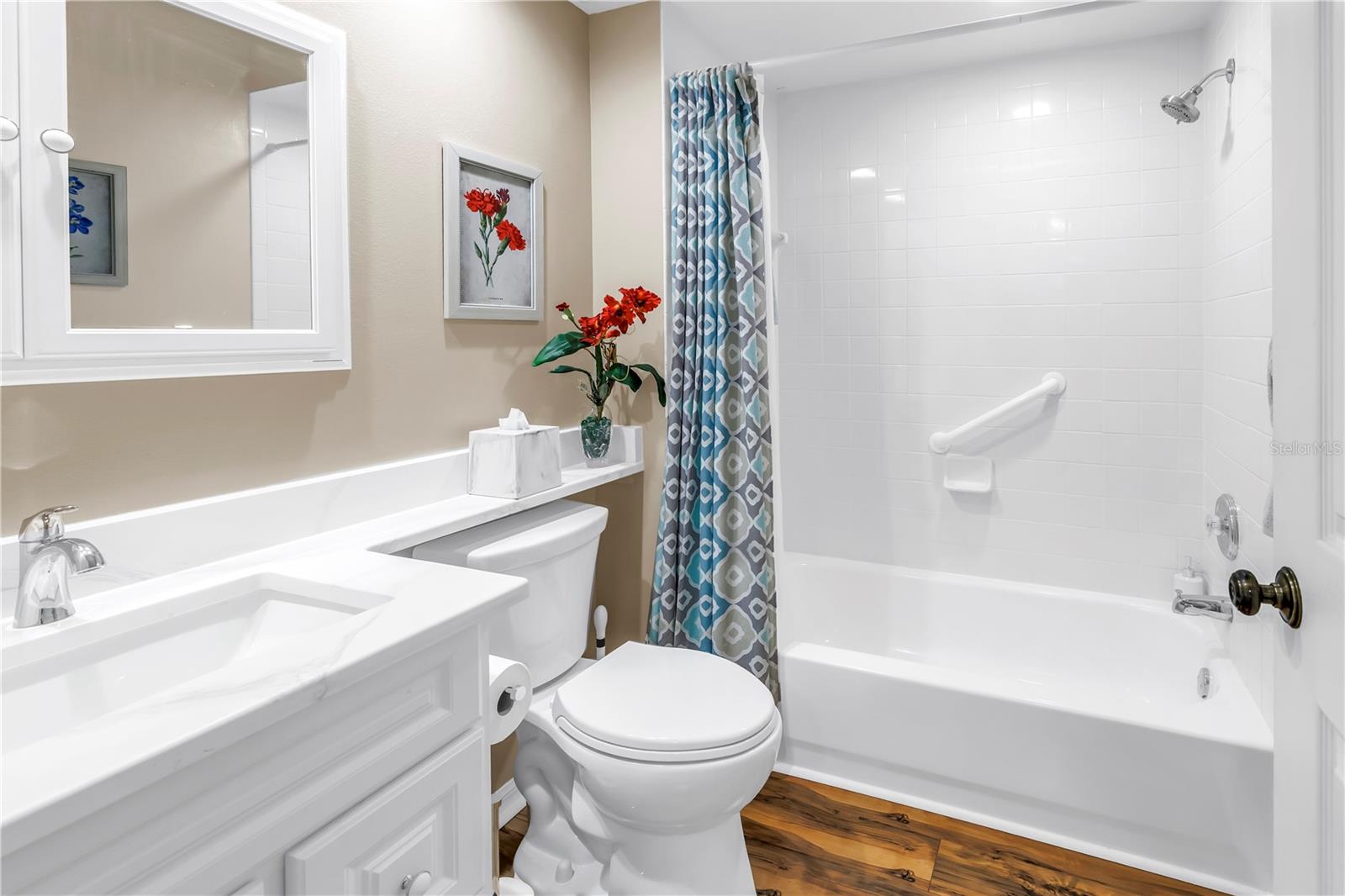 Listing photo id 14 for 6399 Shoreline Drive 4201