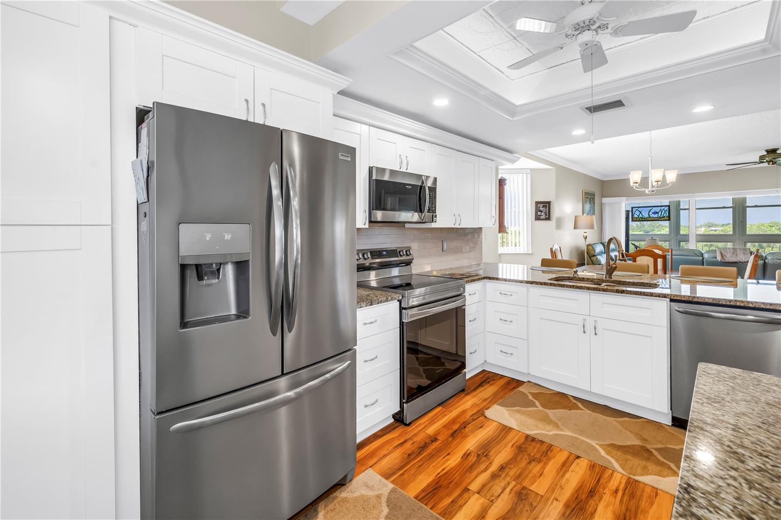 Listing photo id 17 for 6399 Shoreline Drive 4201