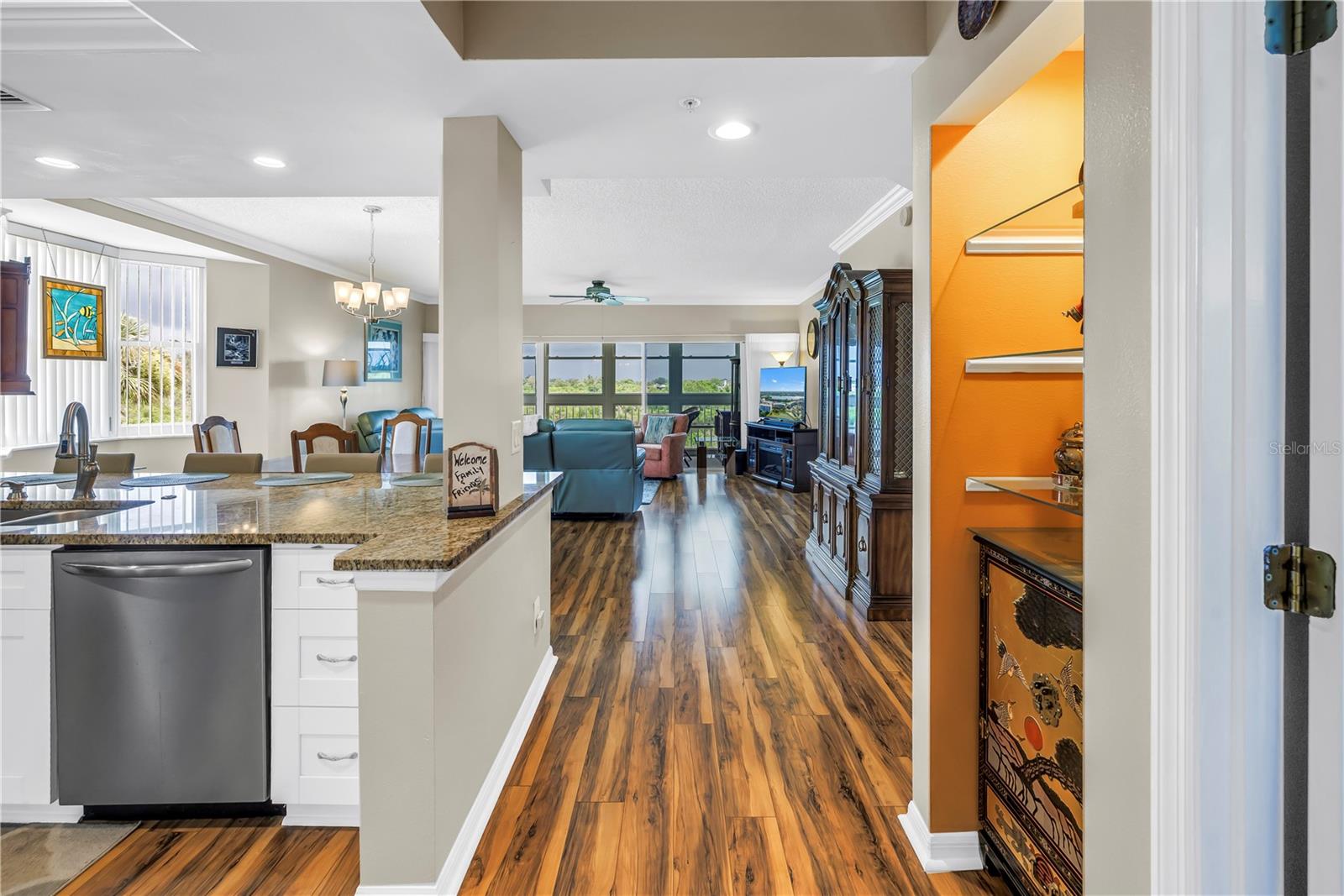 Listing photo id 19 for 6399 Shoreline Drive 4201