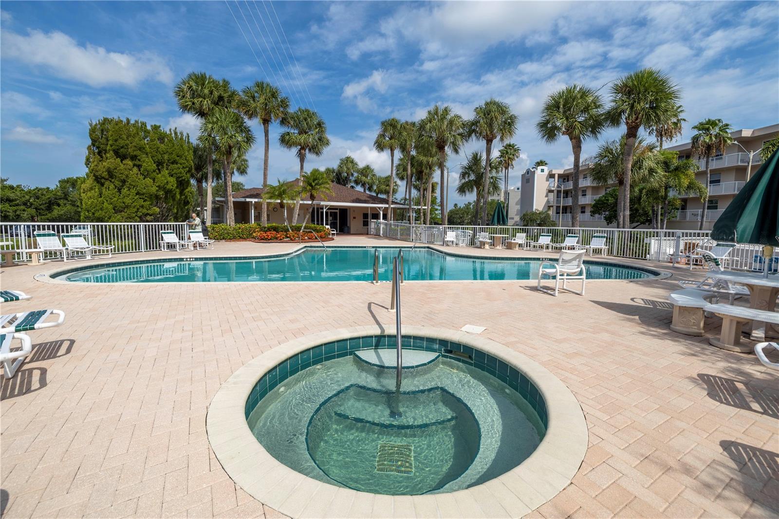 Listing photo id 26 for 6399 Shoreline Drive 4201
