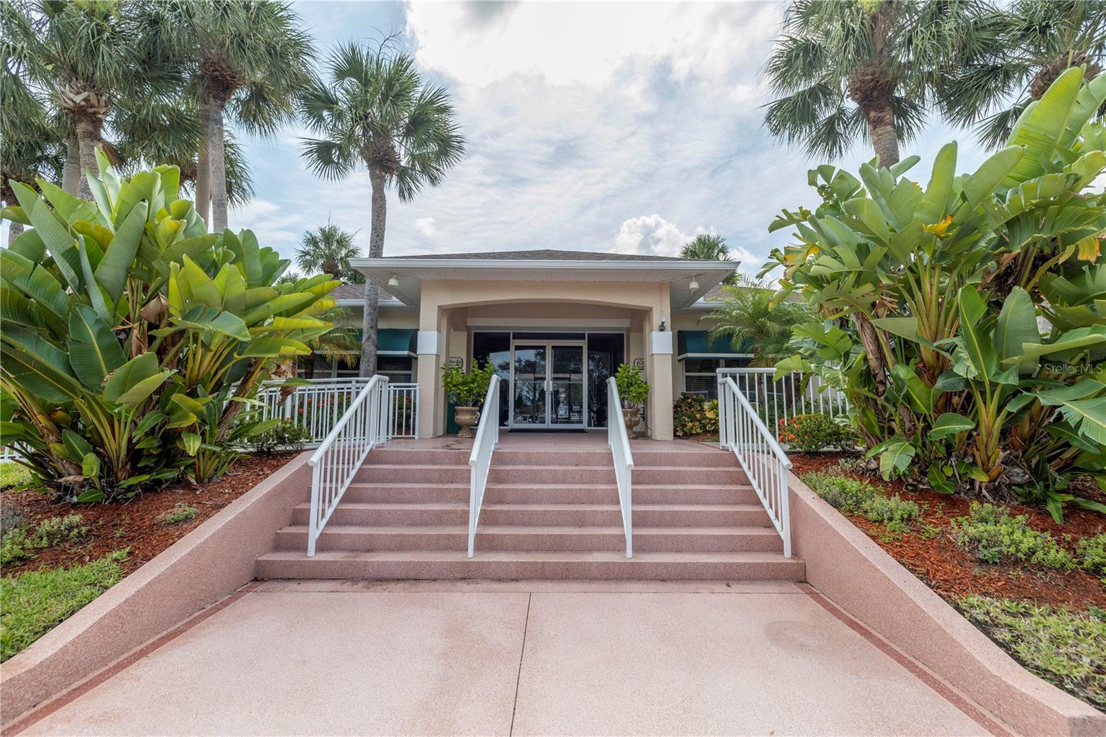 Listing photo id 31 for 6399 Shoreline Drive 4201