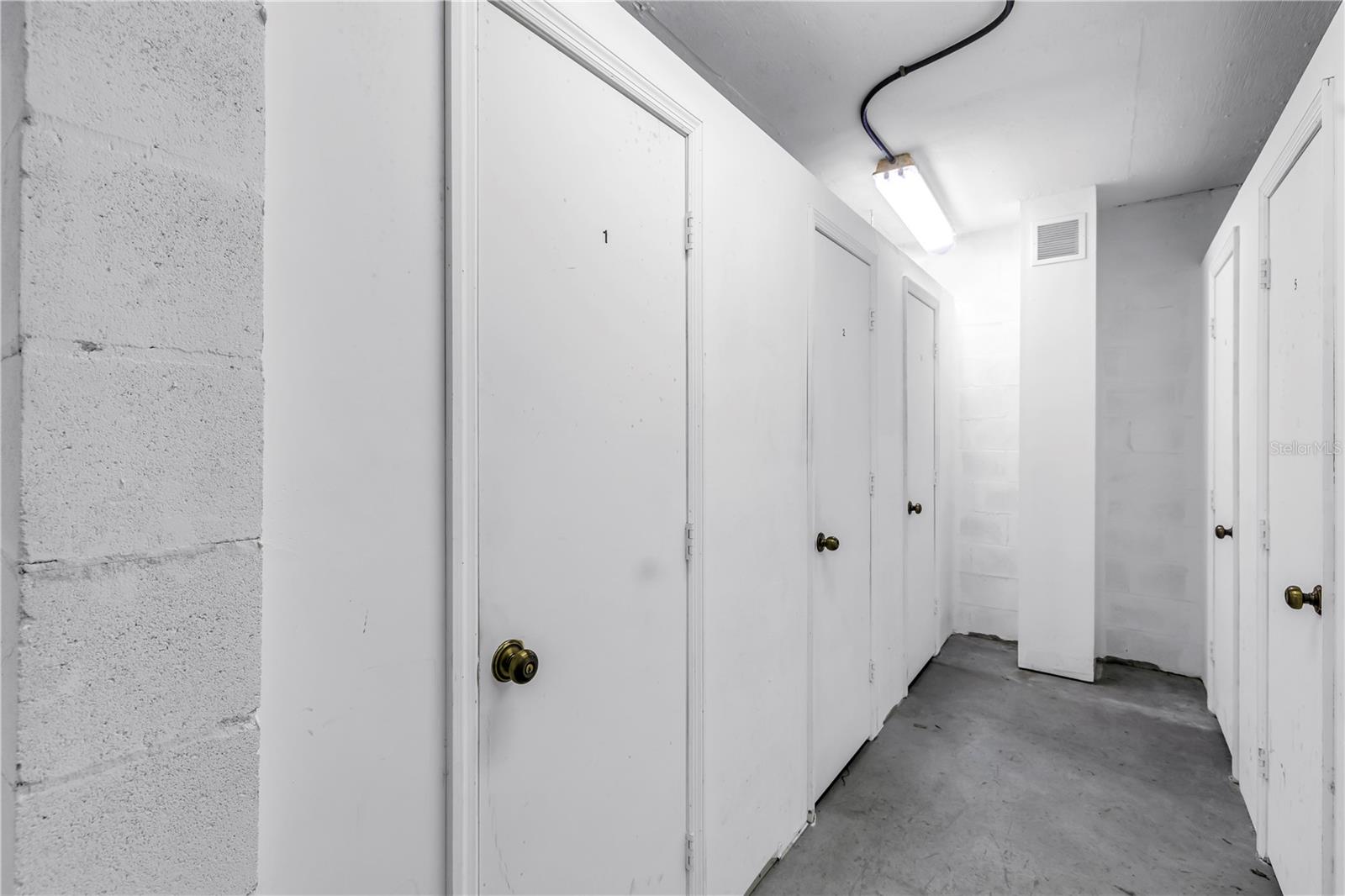 Listing photo id 46 for 6399 Shoreline Drive 4201