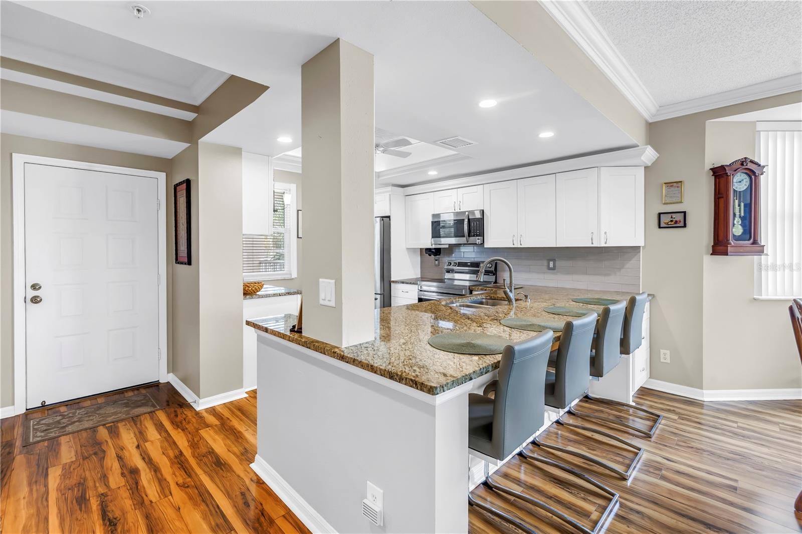 Listing photo id 5 for 6399 Shoreline Drive 4201