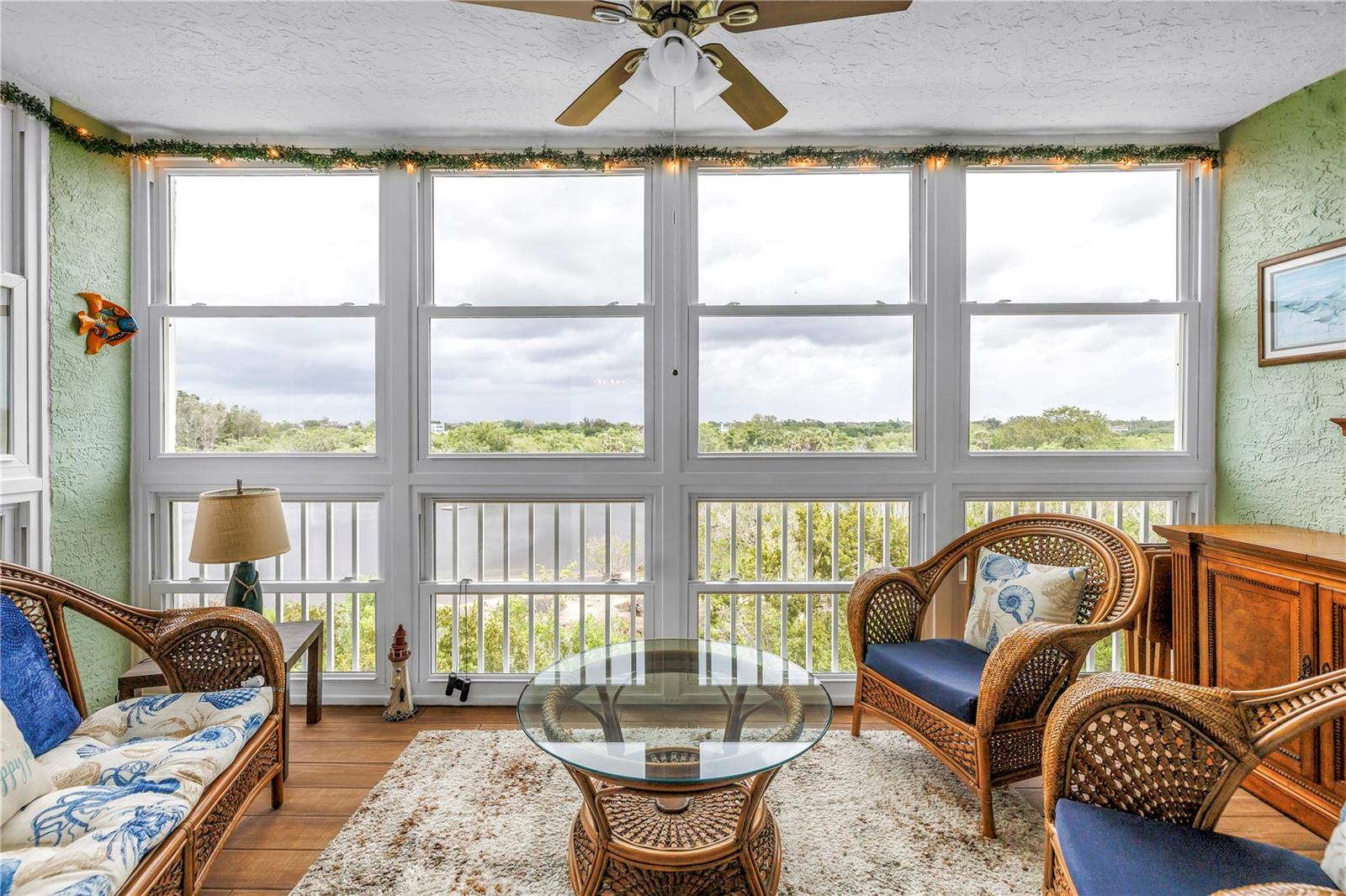 Listing photo id 7 for 6399 Shoreline Drive 4201