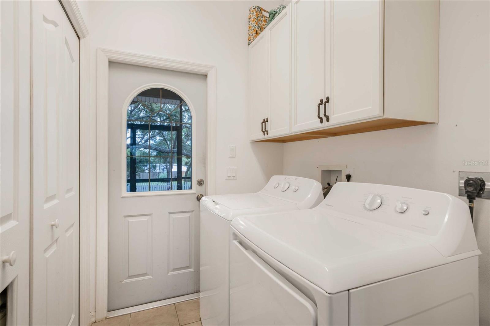 Image 44 of 58 For 828 Savoy Street