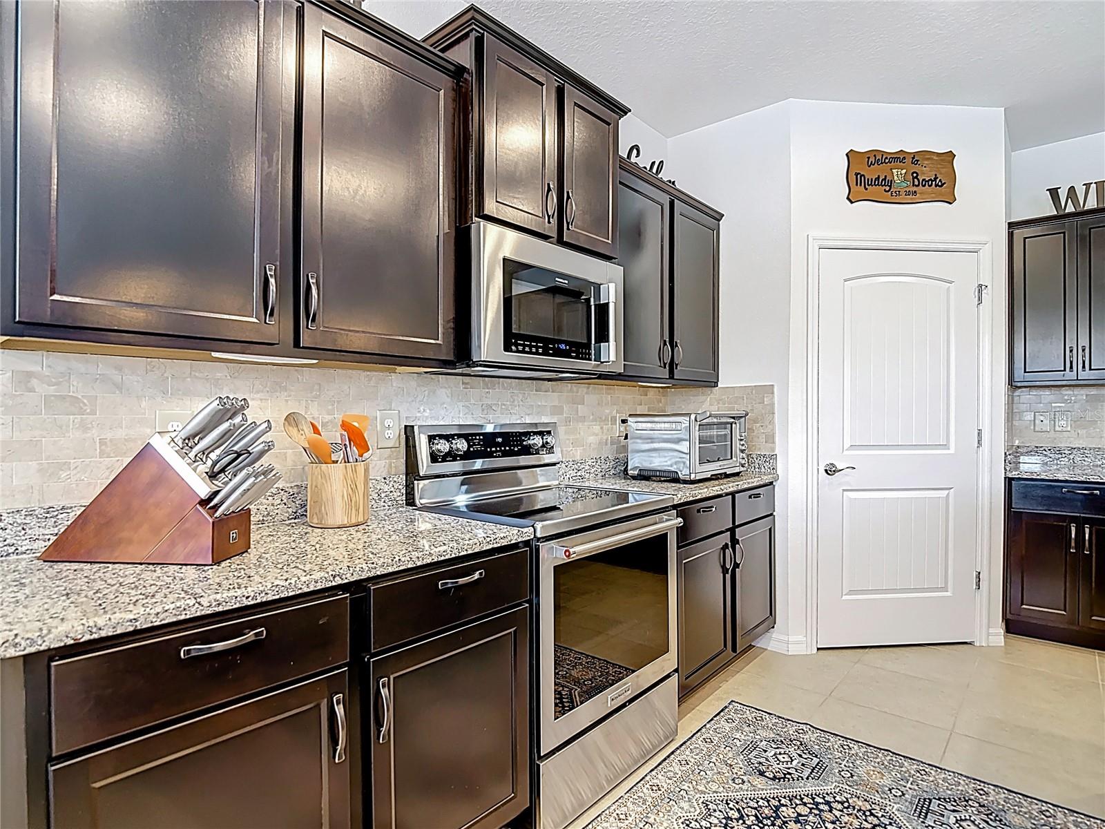 Listing photo id 13 for 31542 Tansy Bend