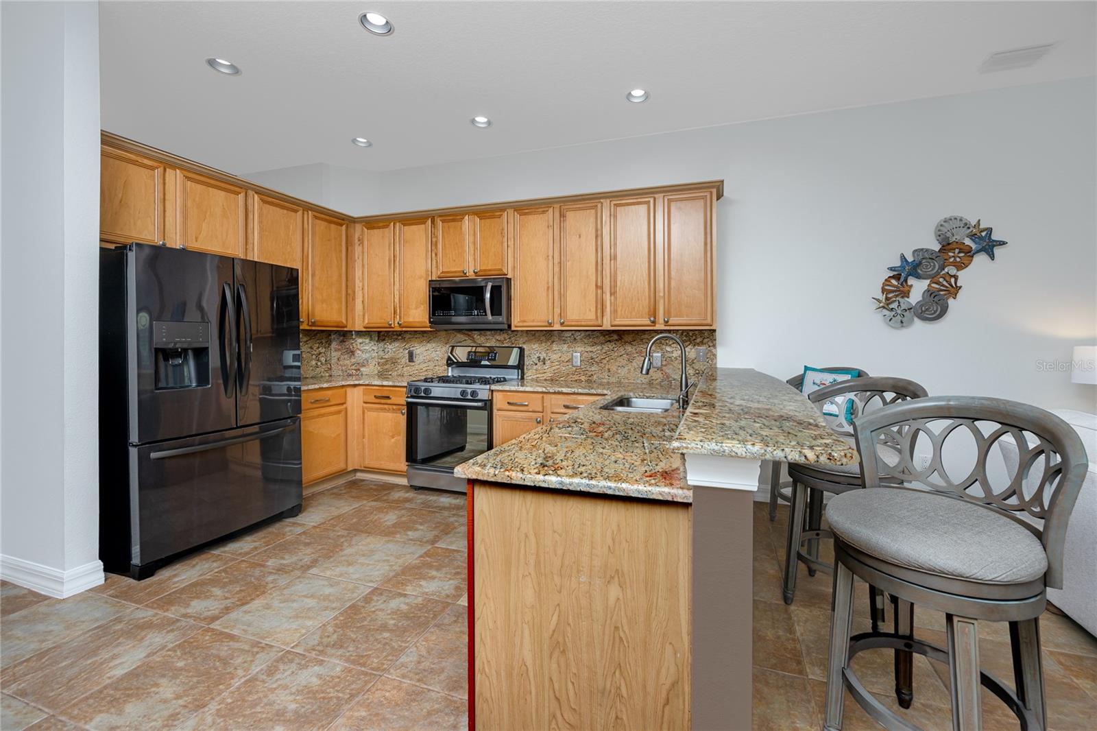 Image 16 of 54 For 12524 Leatherleaf Drive