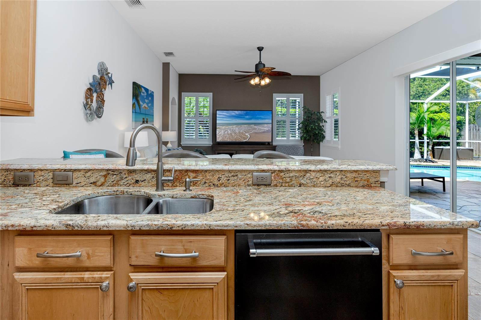 Image 17 of 54 For 12524 Leatherleaf Drive