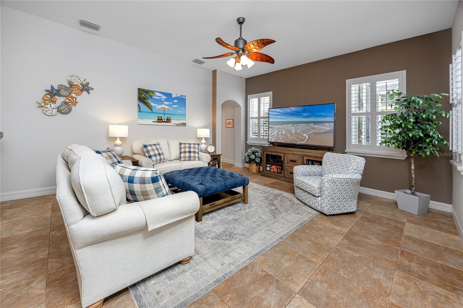 Image 18 of 54 For 12524 Leatherleaf Drive