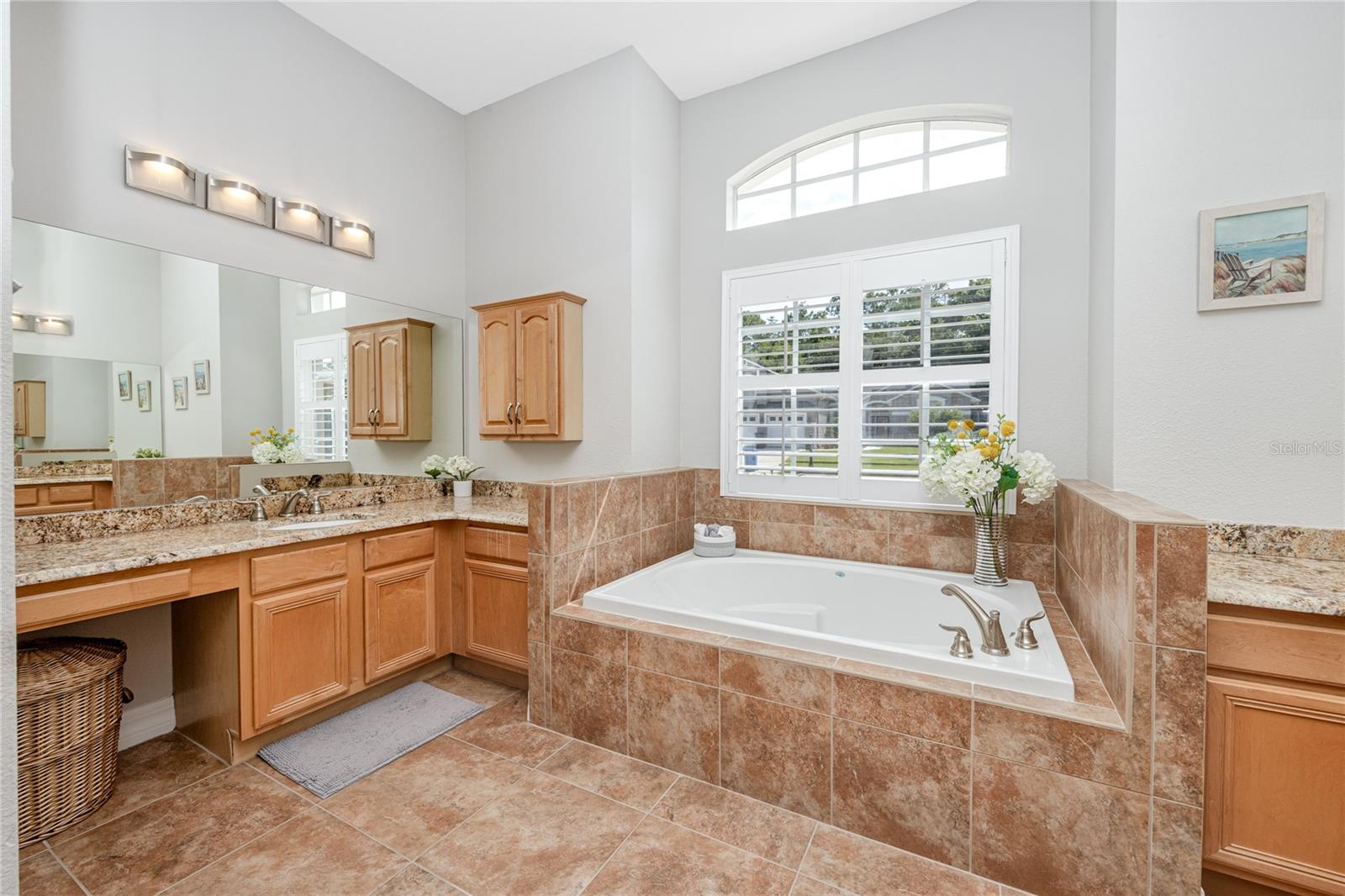 Image 22 of 54 For 12524 Leatherleaf Drive