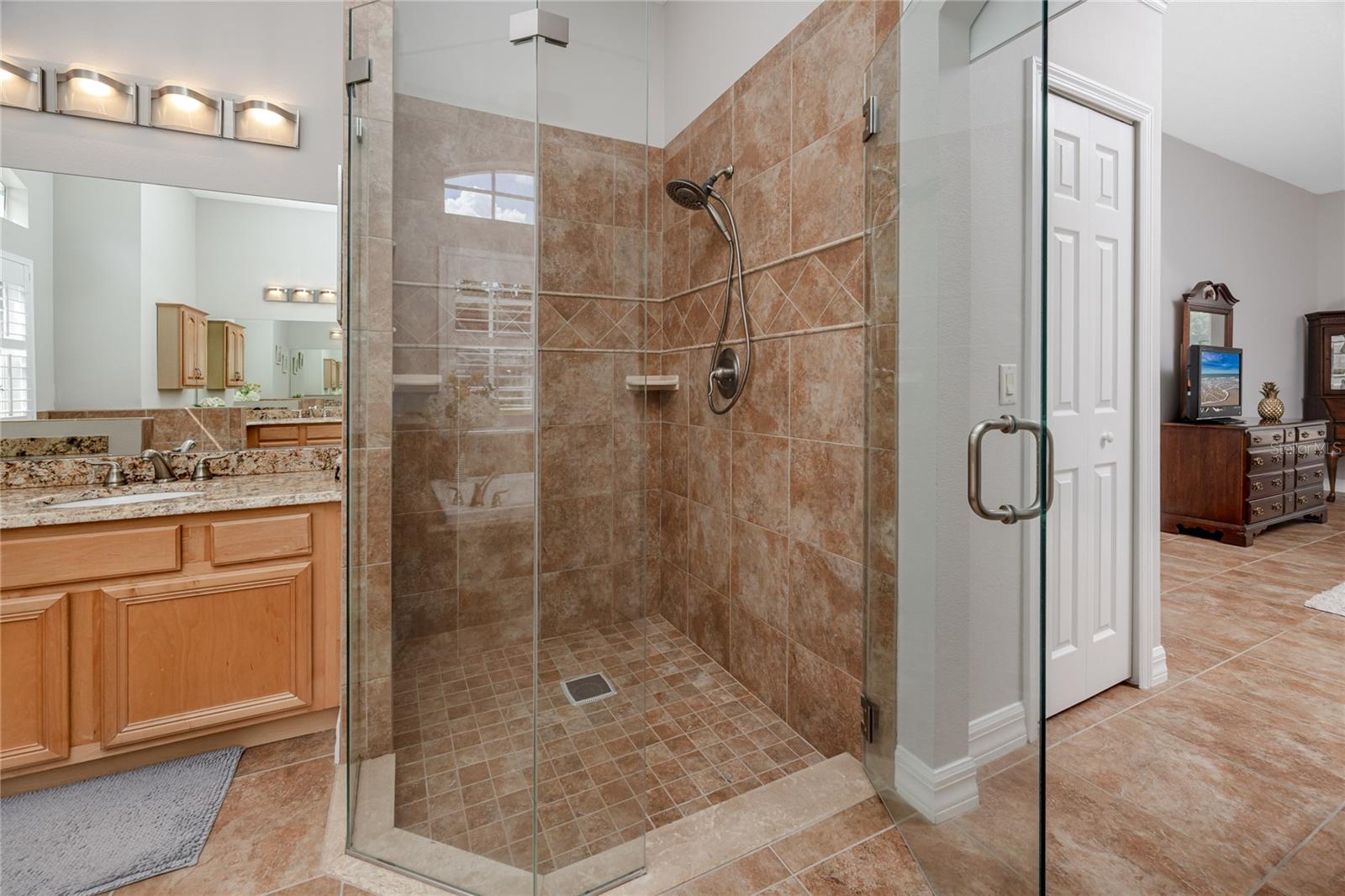 Image 24 of 54 For 12524 Leatherleaf Drive