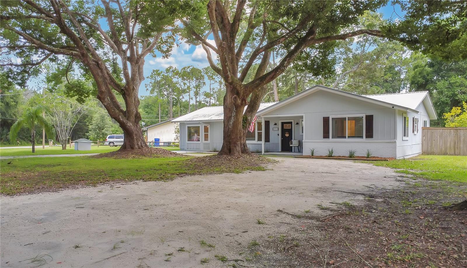 Image 3 of 31 For 4233 Oak Lane