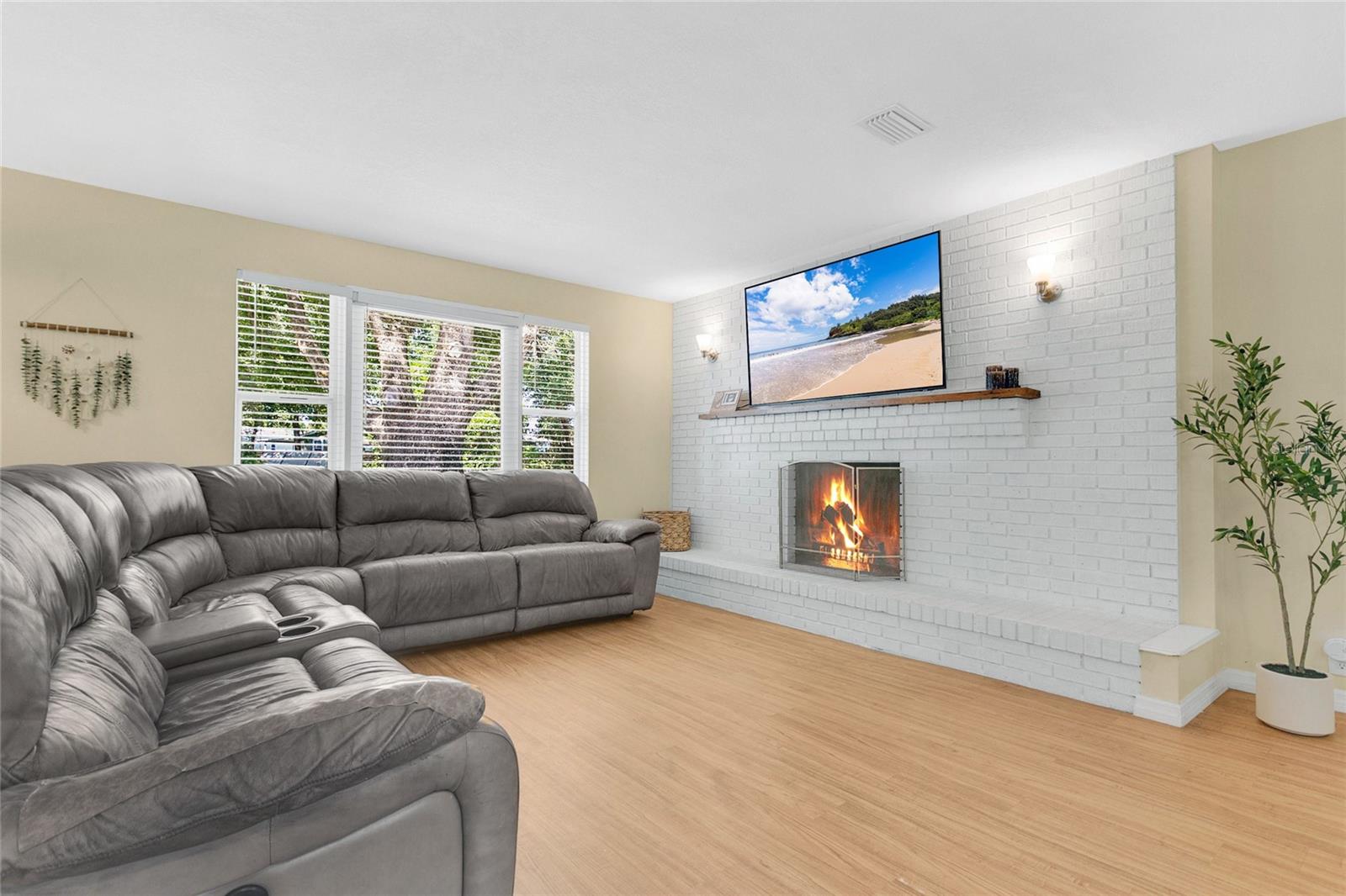 Image 6 of 31 For 4233 Oak Lane
