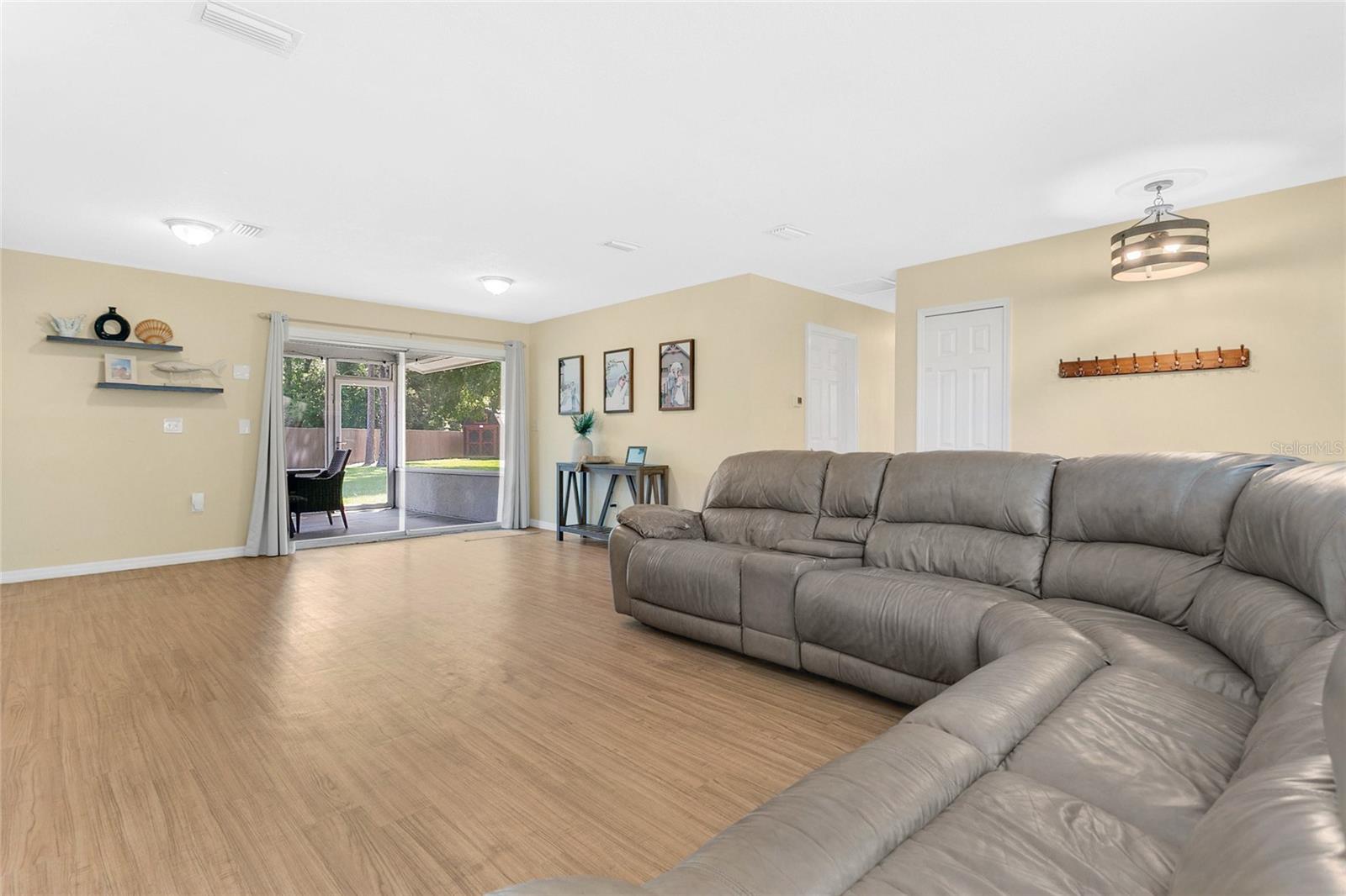 Image 7 of 31 For 4233 Oak Lane