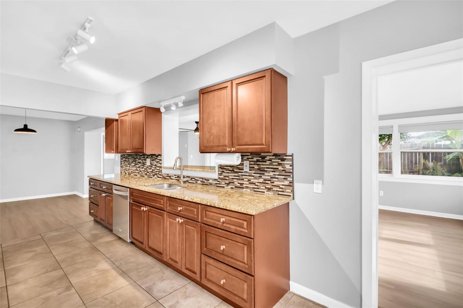 Image 11 of 53 For 13979 Barbados Drive