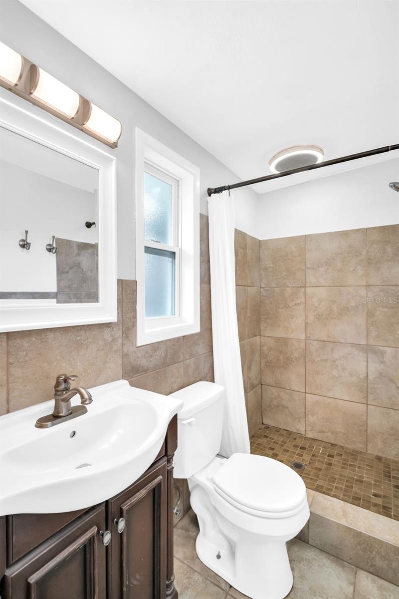 Image 21 of 53 For 13979 Barbados Drive
