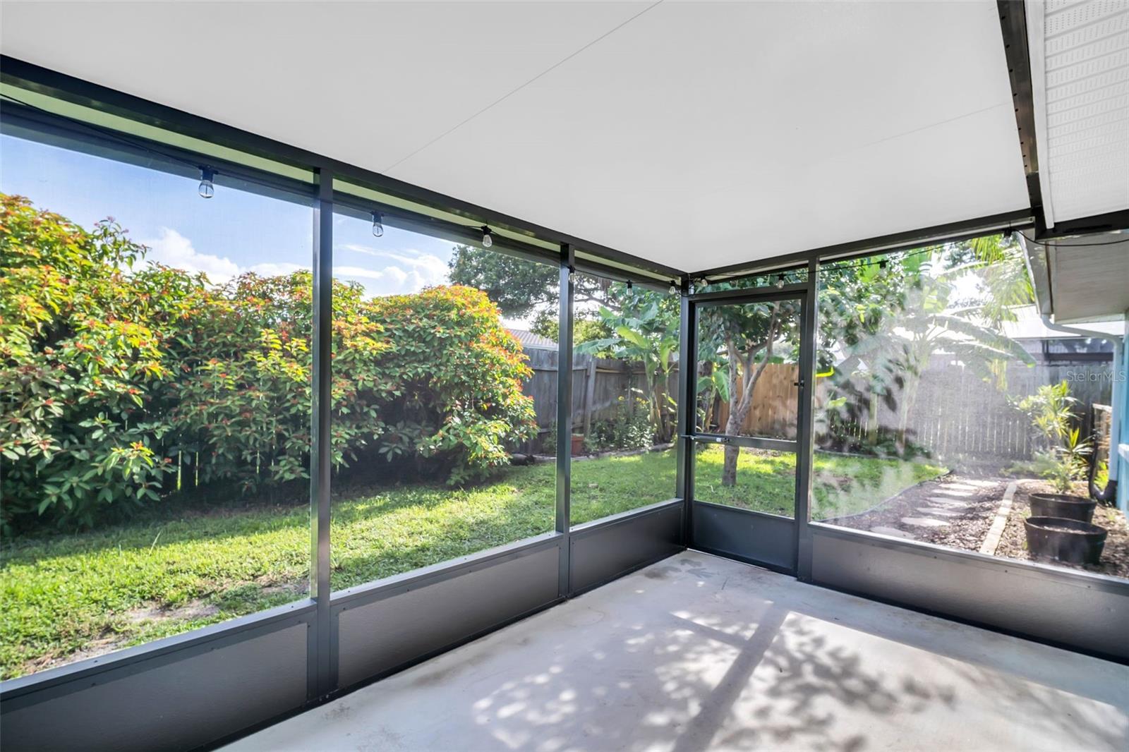 Image 33 of 53 For 13979 Barbados Drive