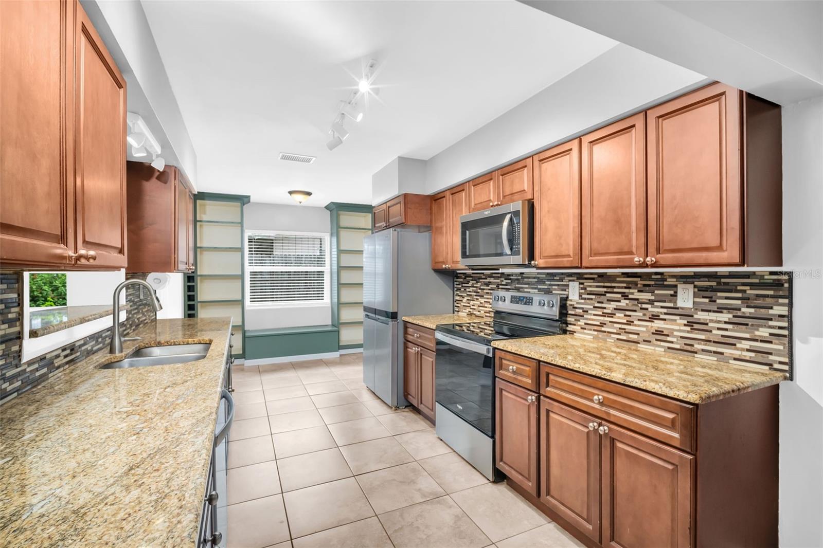 Image 8 of 53 For 13979 Barbados Drive