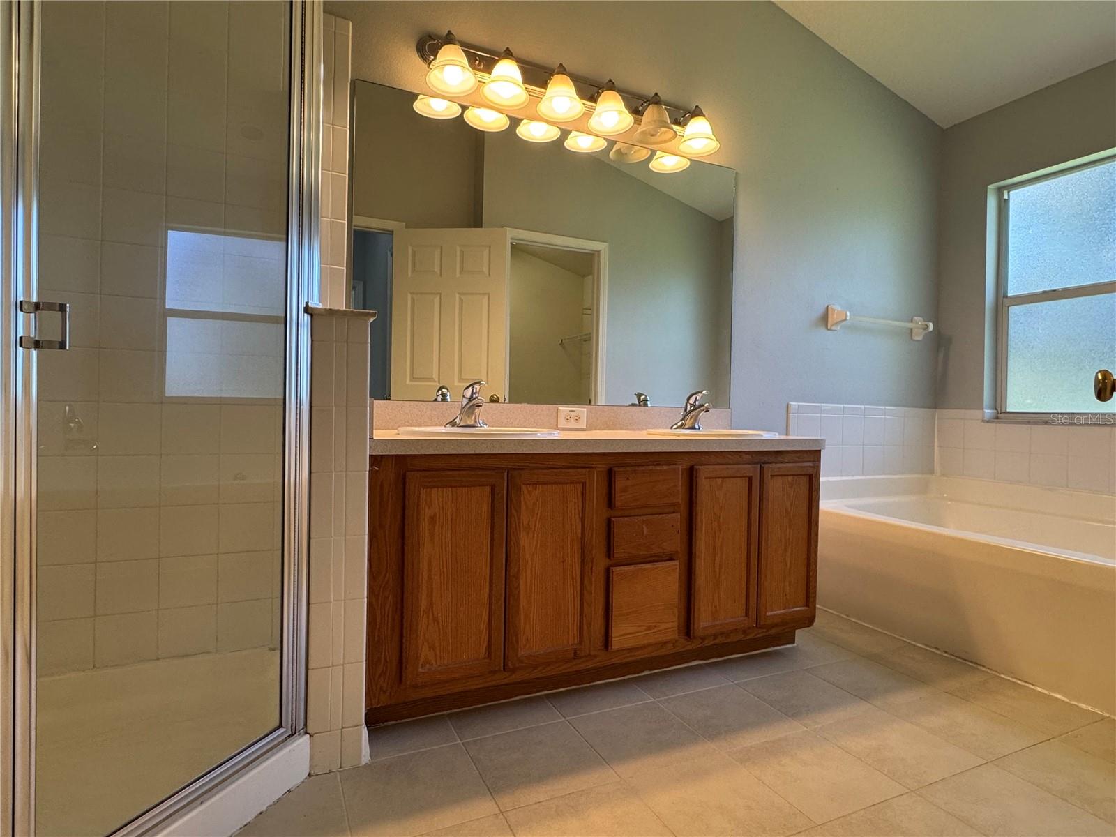 Image 16 of 21 For 2915 Amber Oak Drive