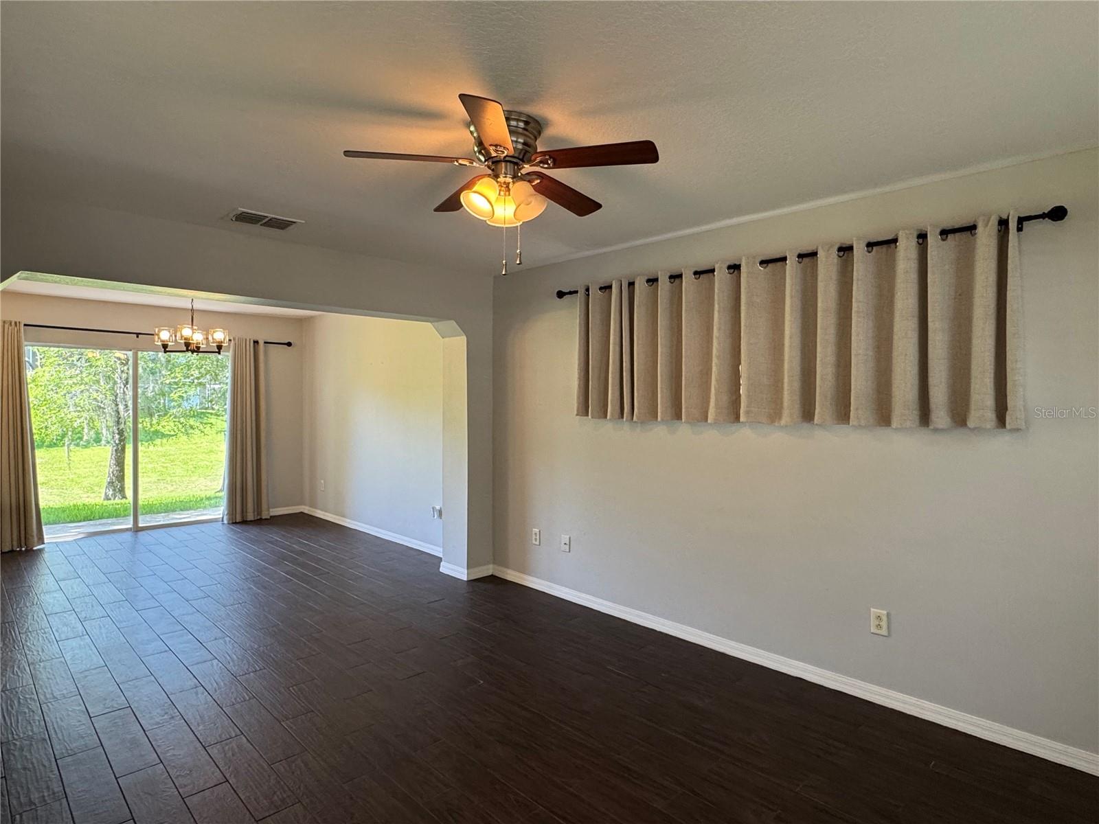 Image 3 of 21 For 2915 Amber Oak Drive