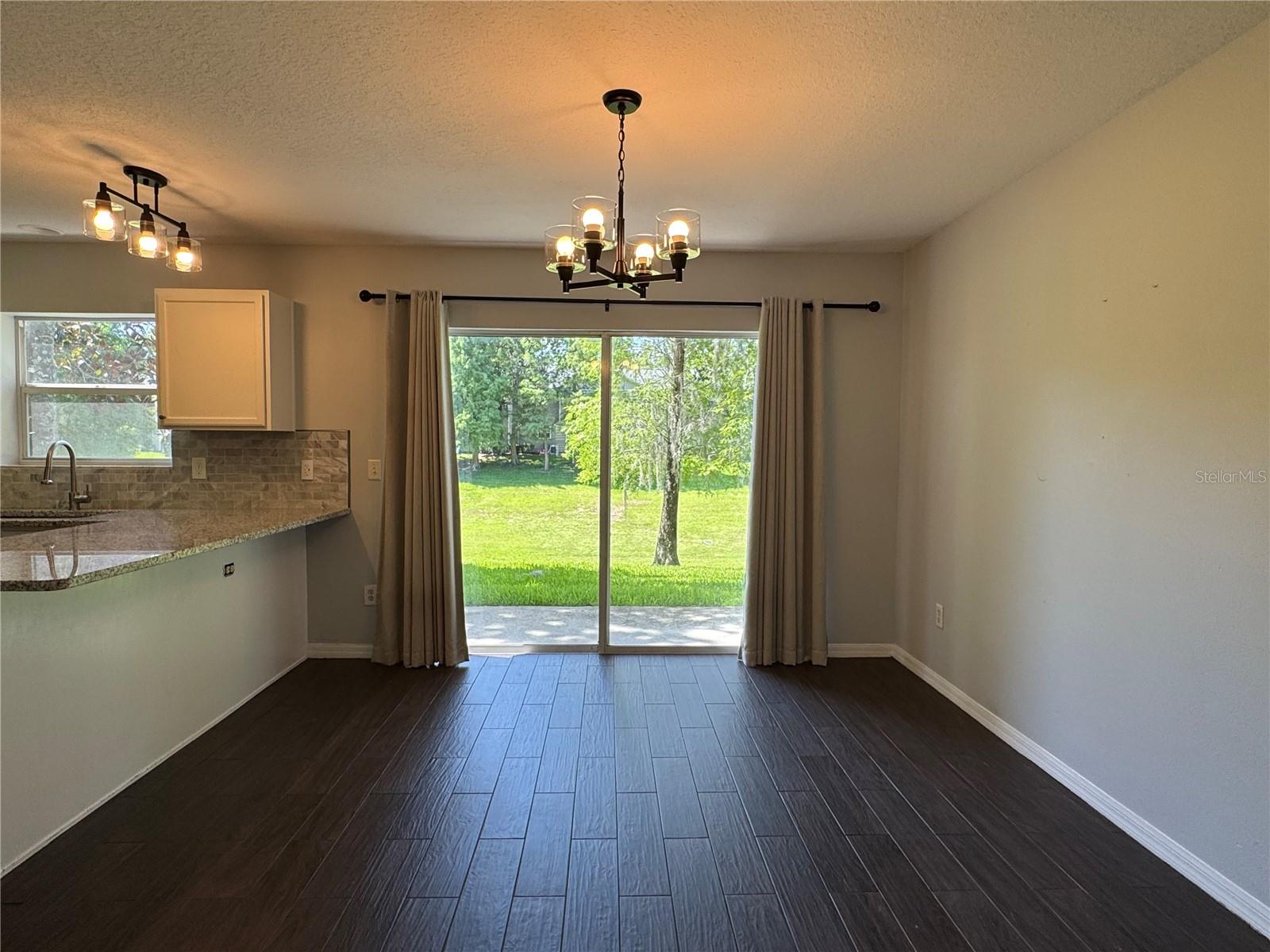 Image 5 of 21 For 2915 Amber Oak Drive