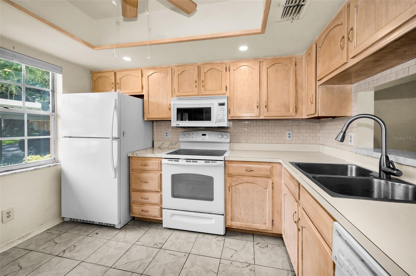 Image 5 of 21 For 2250 Druid Road E 403