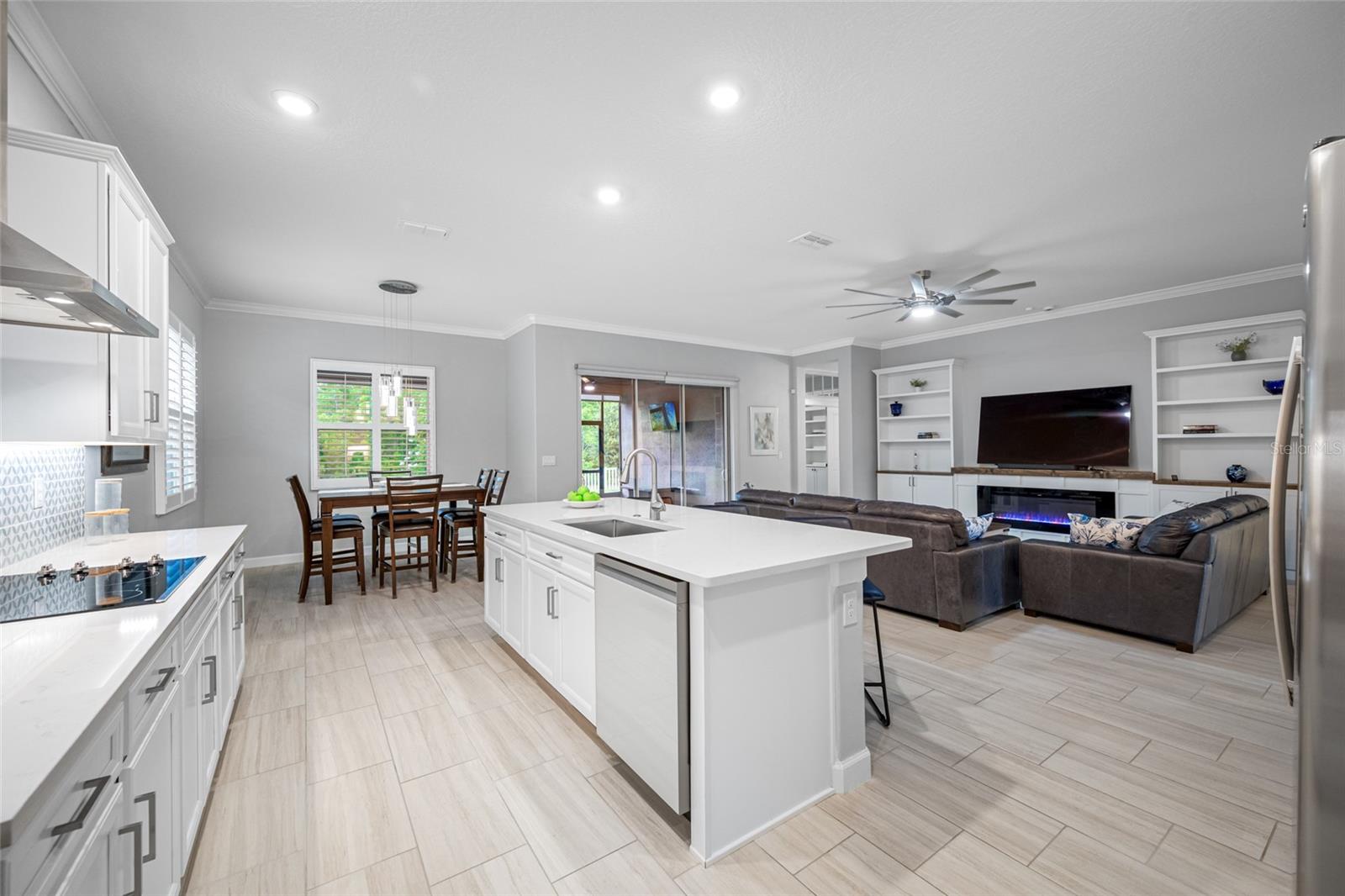 Listing photo id 10 for 10639 Bailey Pearl Court