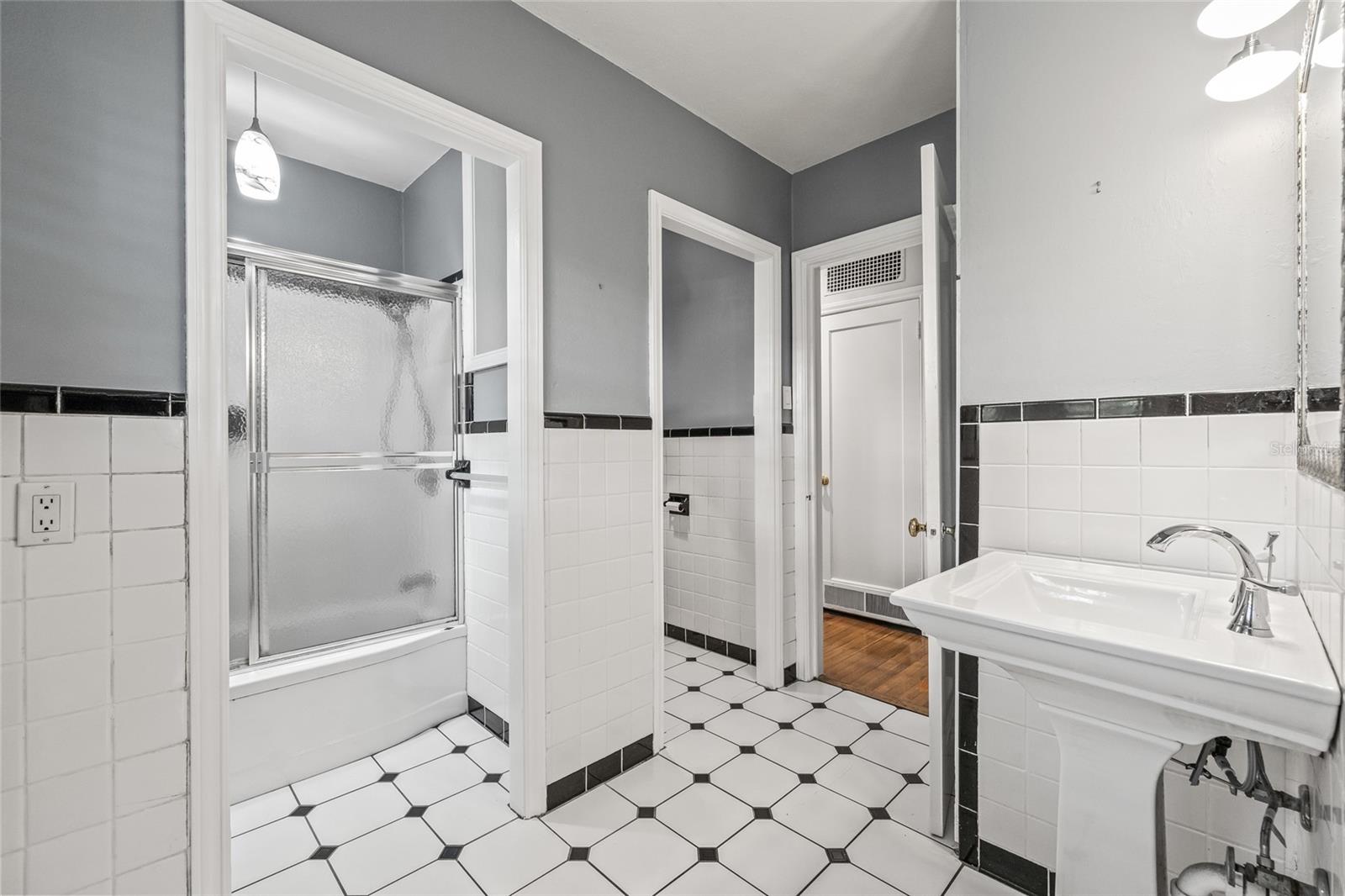 Image 11 of 51 For 135 Aranda Street Ne