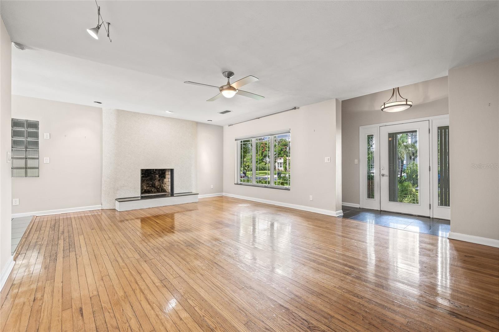 Image 26 of 51 For 135 Aranda Street Ne