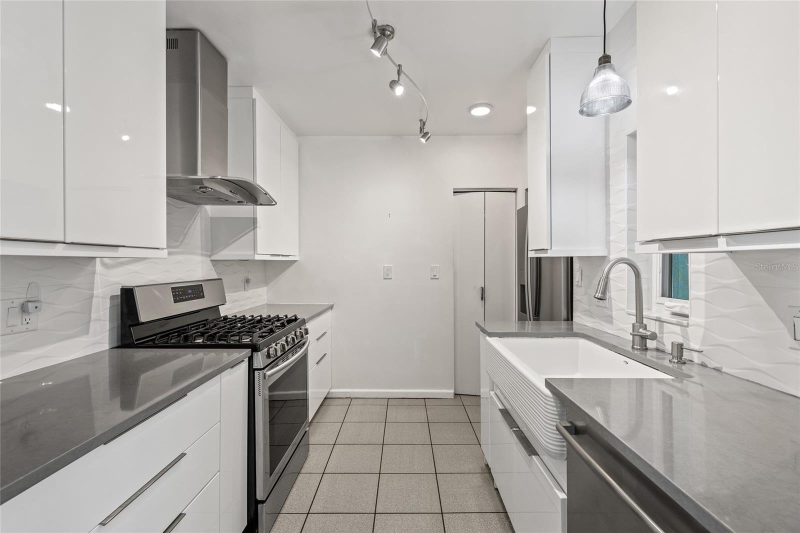 Image 37 of 51 For 135 Aranda Street Ne