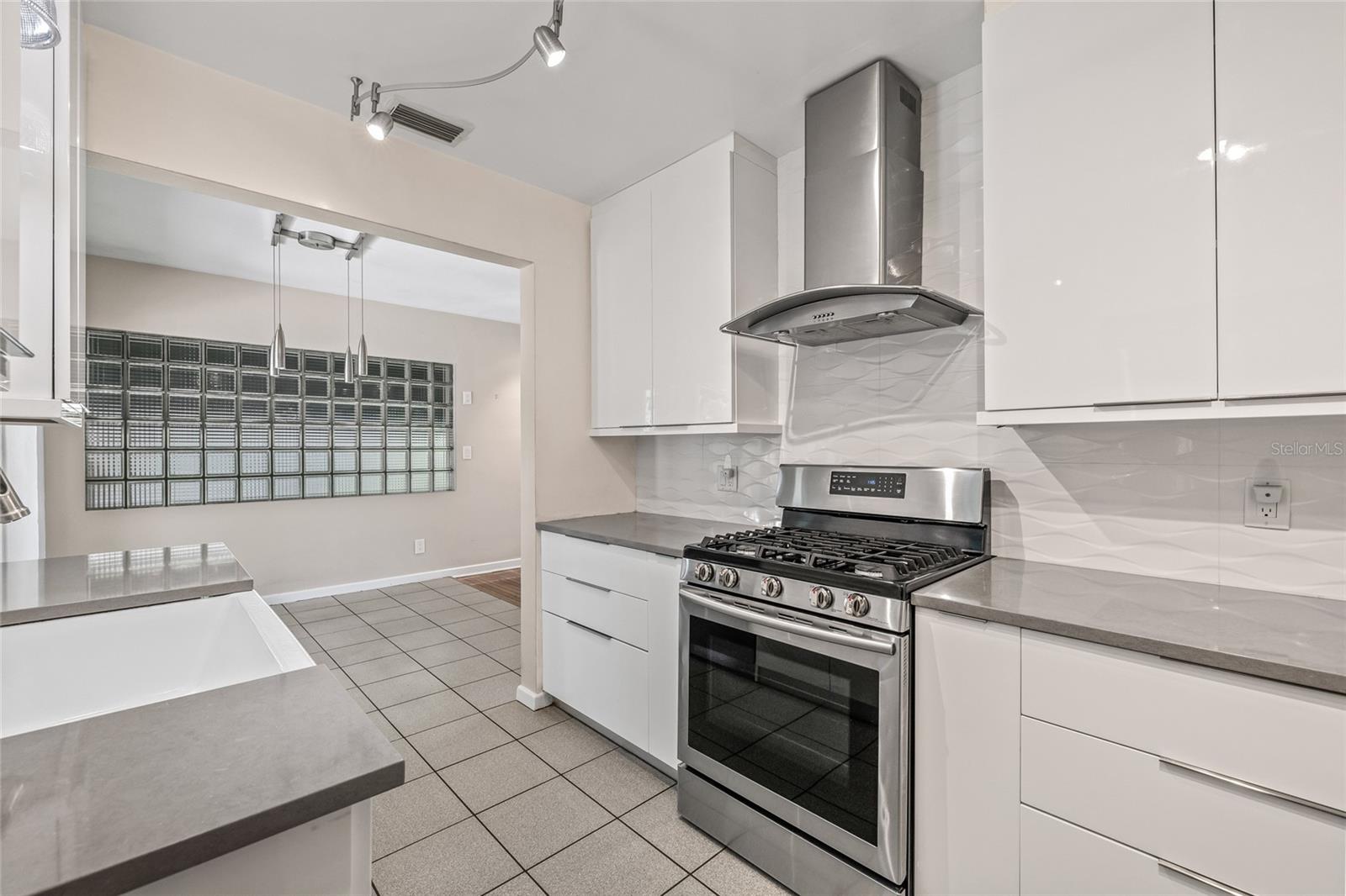 Image 39 of 51 For 135 Aranda Street Ne