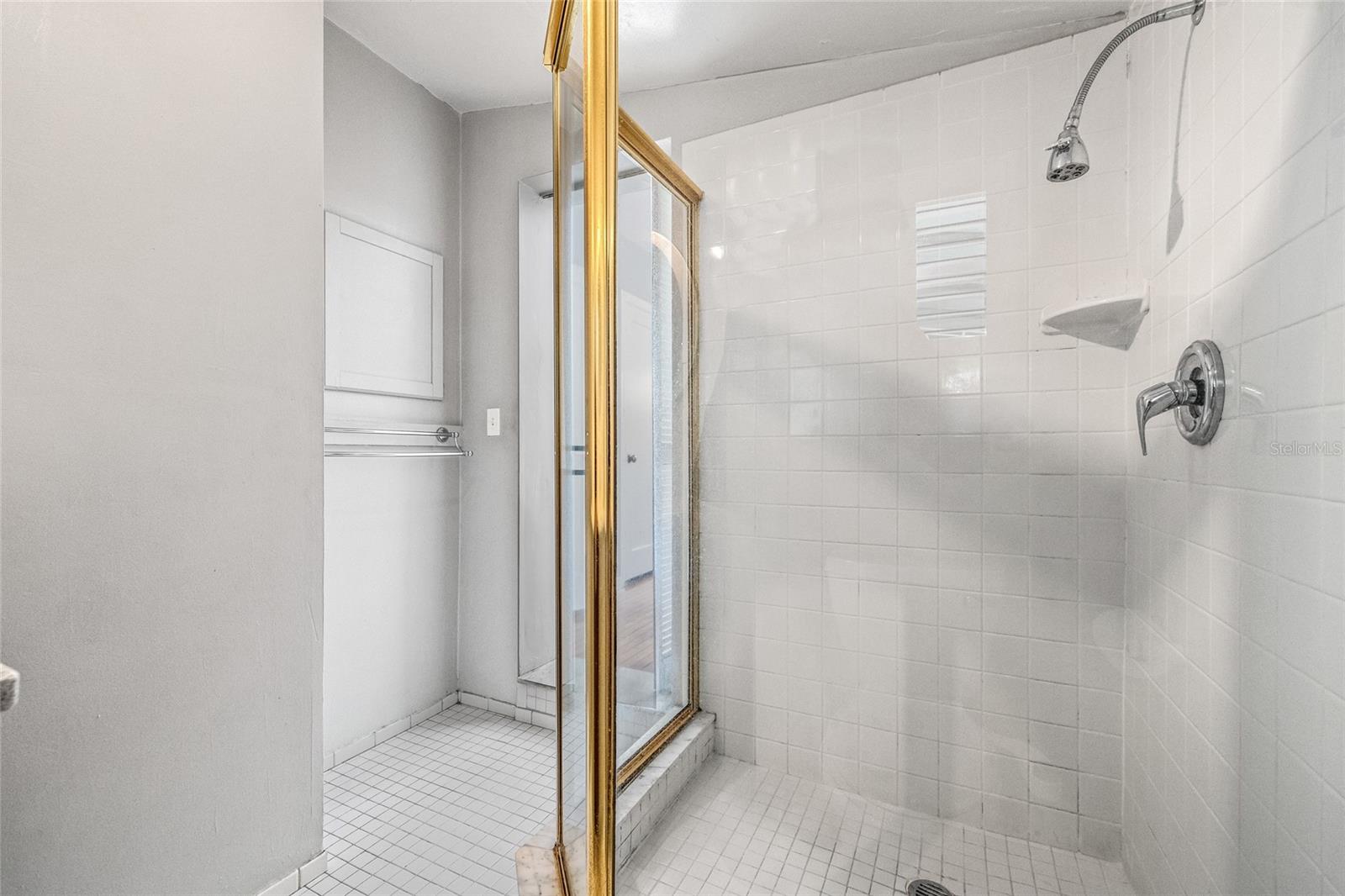 Image 42 of 51 For 135 Aranda Street Ne