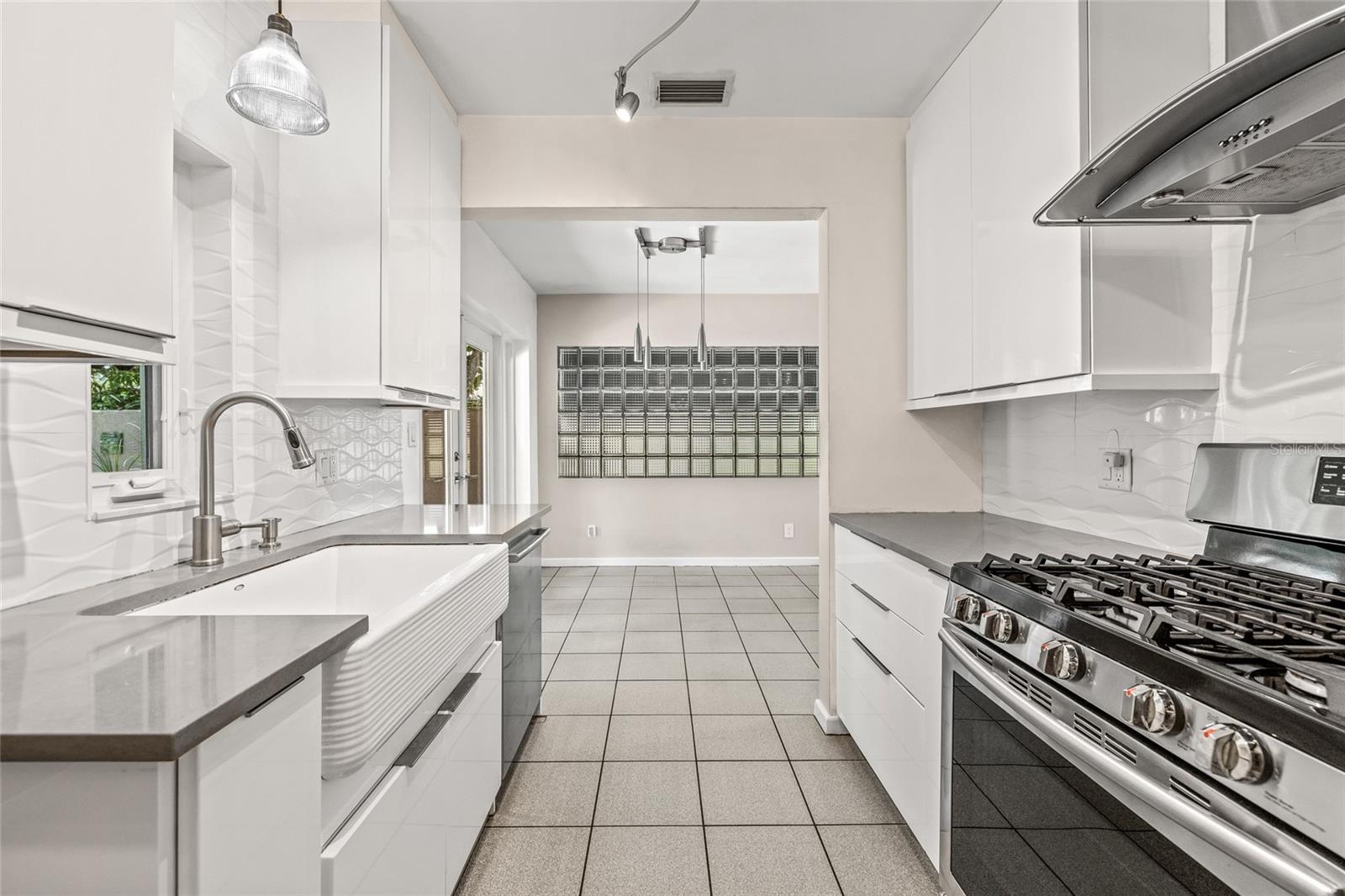 Image 8 of 51 For 135 Aranda Street Ne