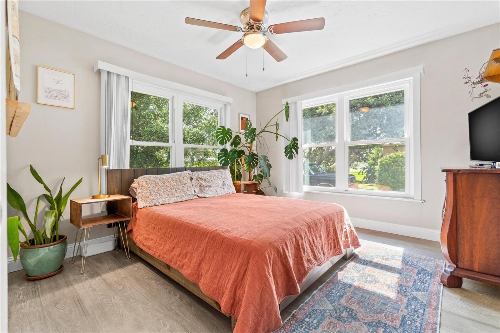 Image 18 of 34 For 1642 50th Avenue N