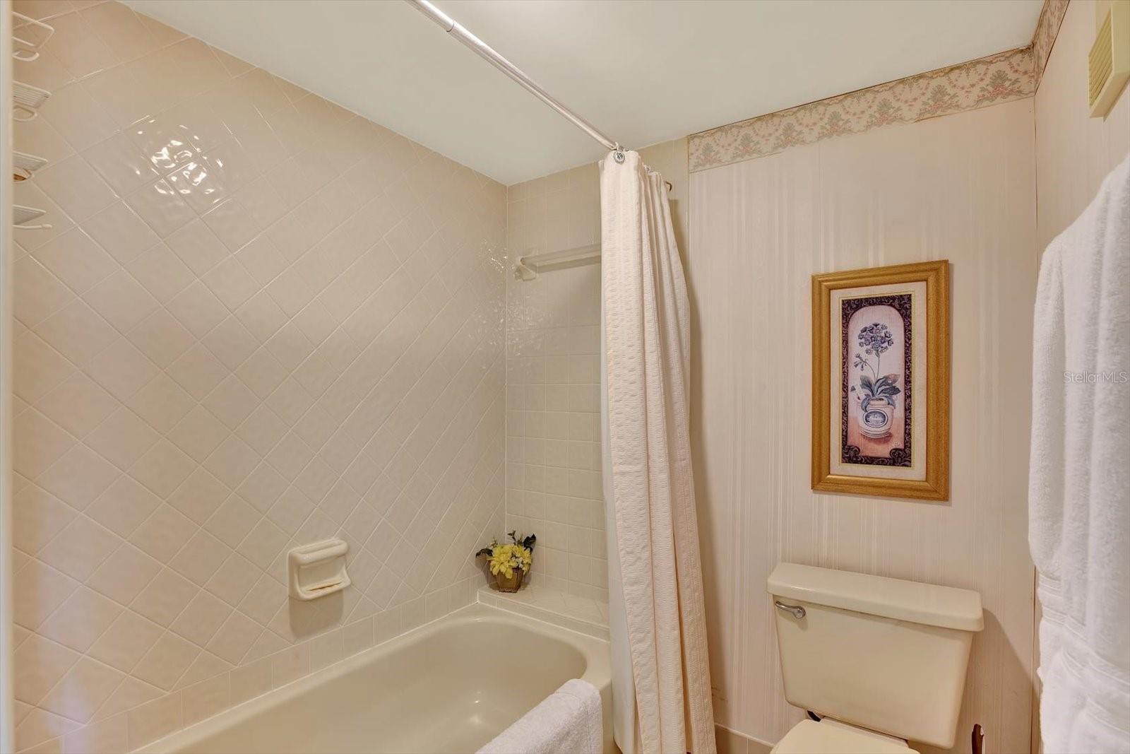 Image 13 of 24 For 1834 Golfview Drive 1834