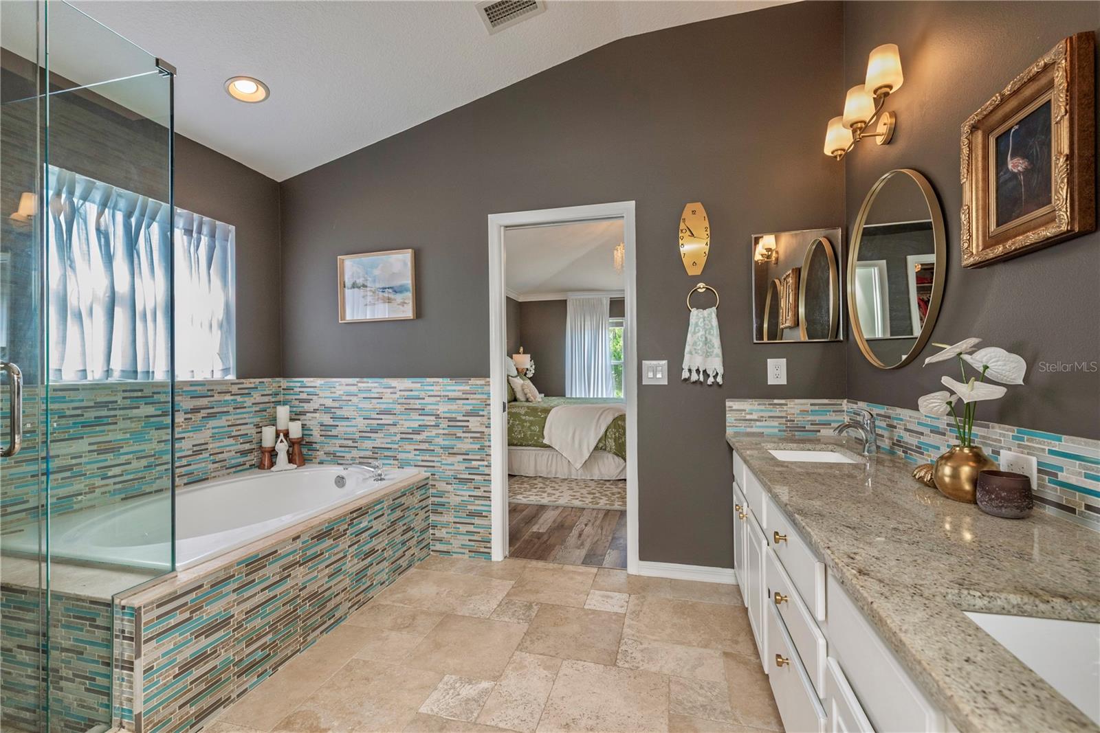 Listing photo id 22 for 12119 Bishopsford Drive
