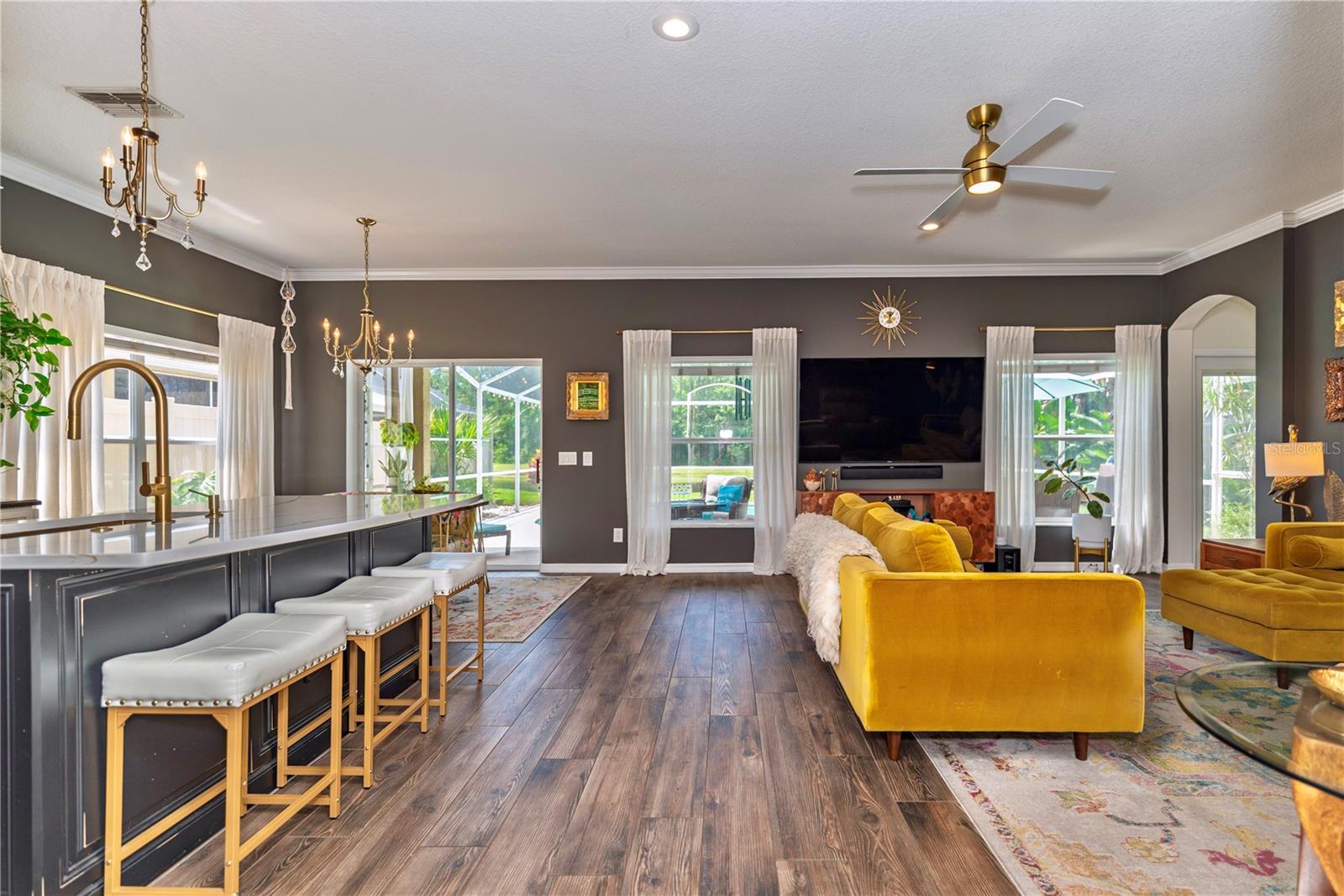 Listing photo id 1 for 12119 Bishopsford Drive