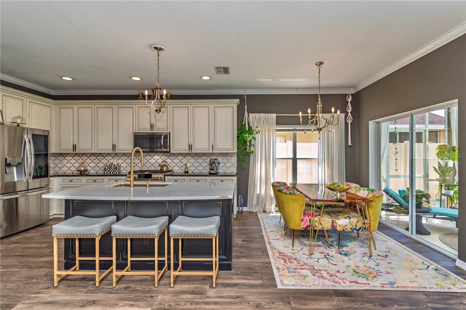 Listing photo id 2 for 12119 Bishopsford Drive