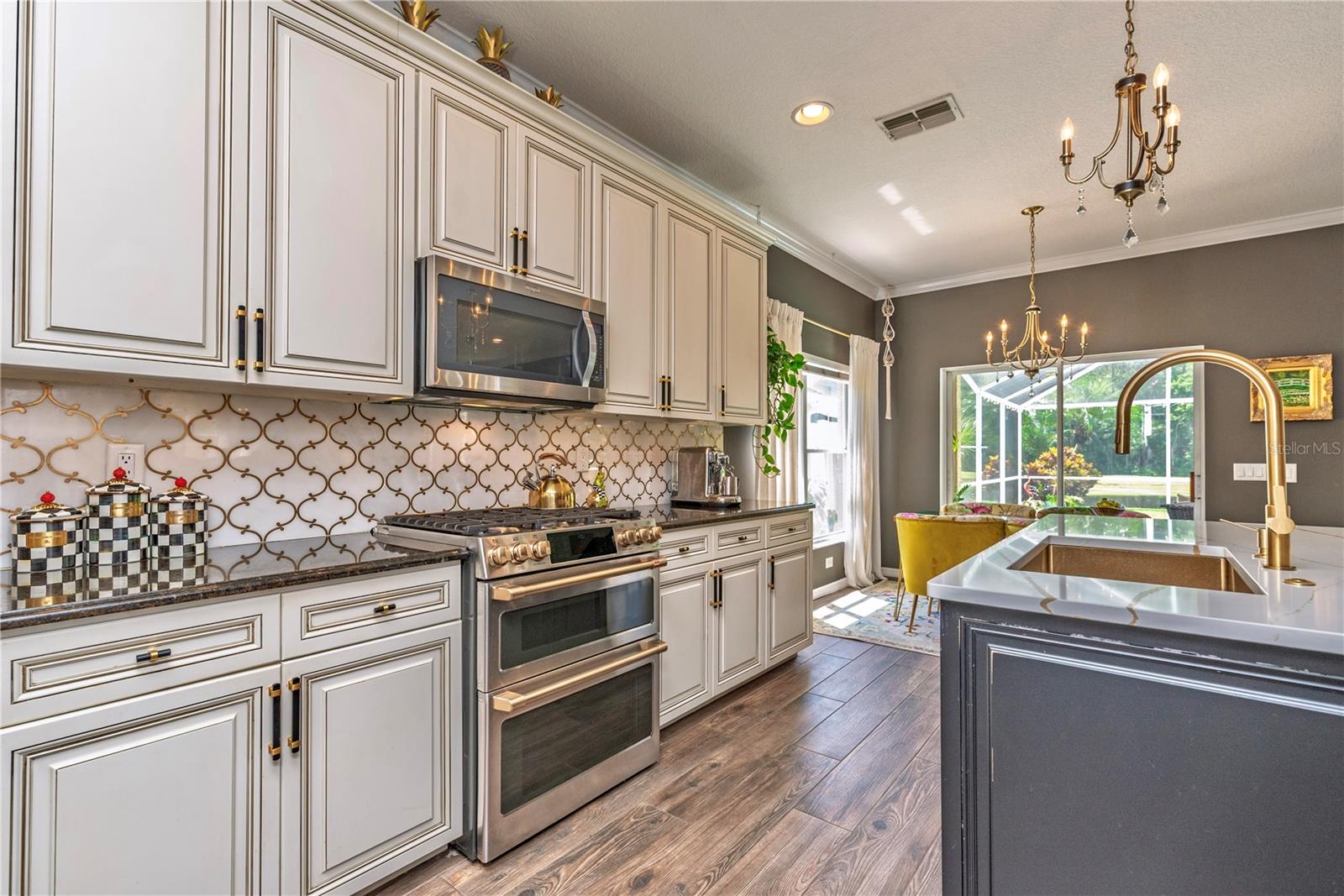 Listing photo id 3 for 12119 Bishopsford Drive