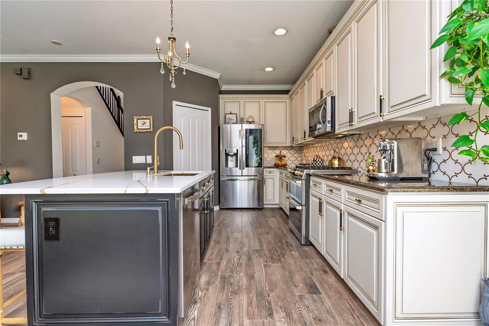 Listing photo id 5 for 12119 Bishopsford Drive