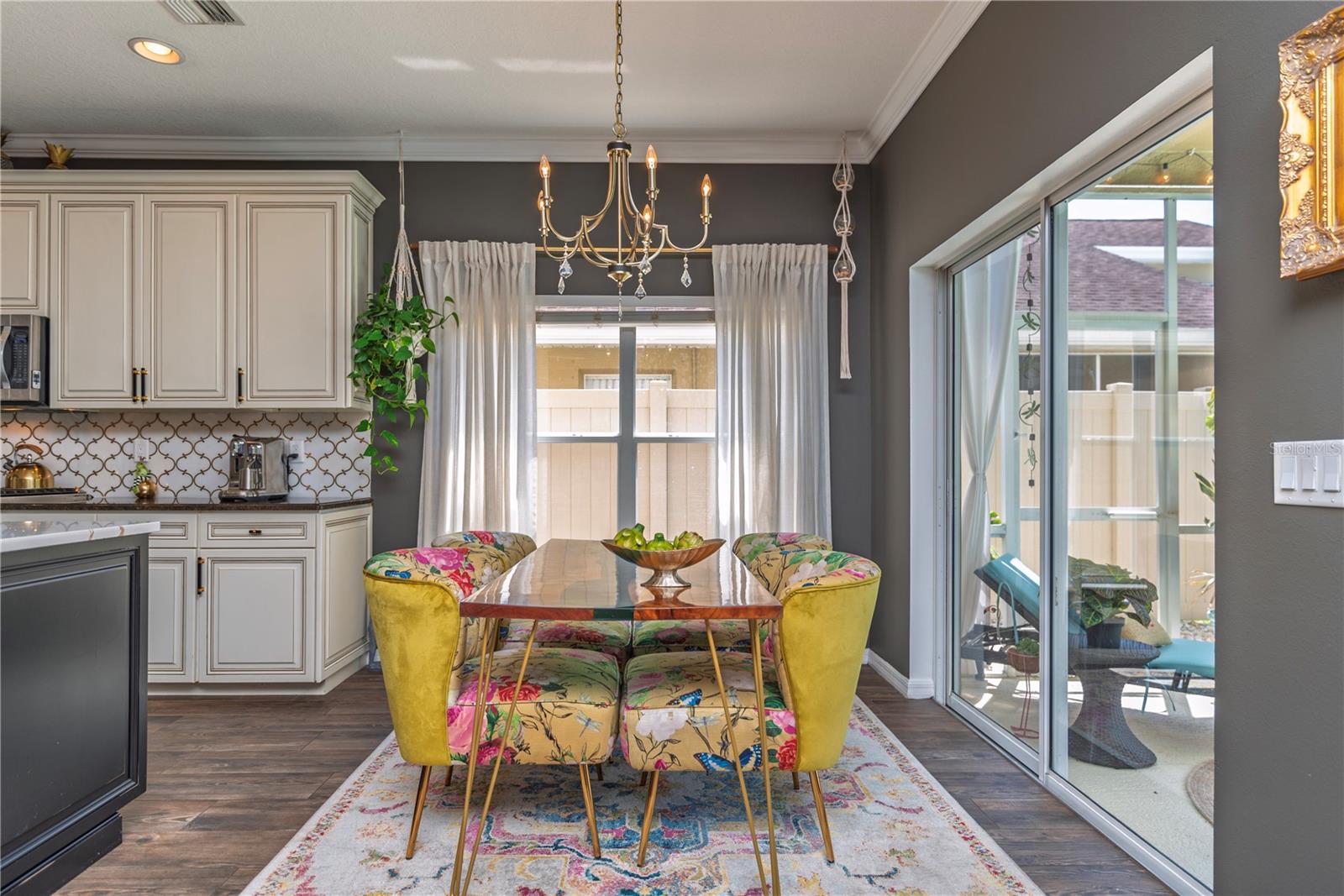 Listing photo id 7 for 12119 Bishopsford Drive