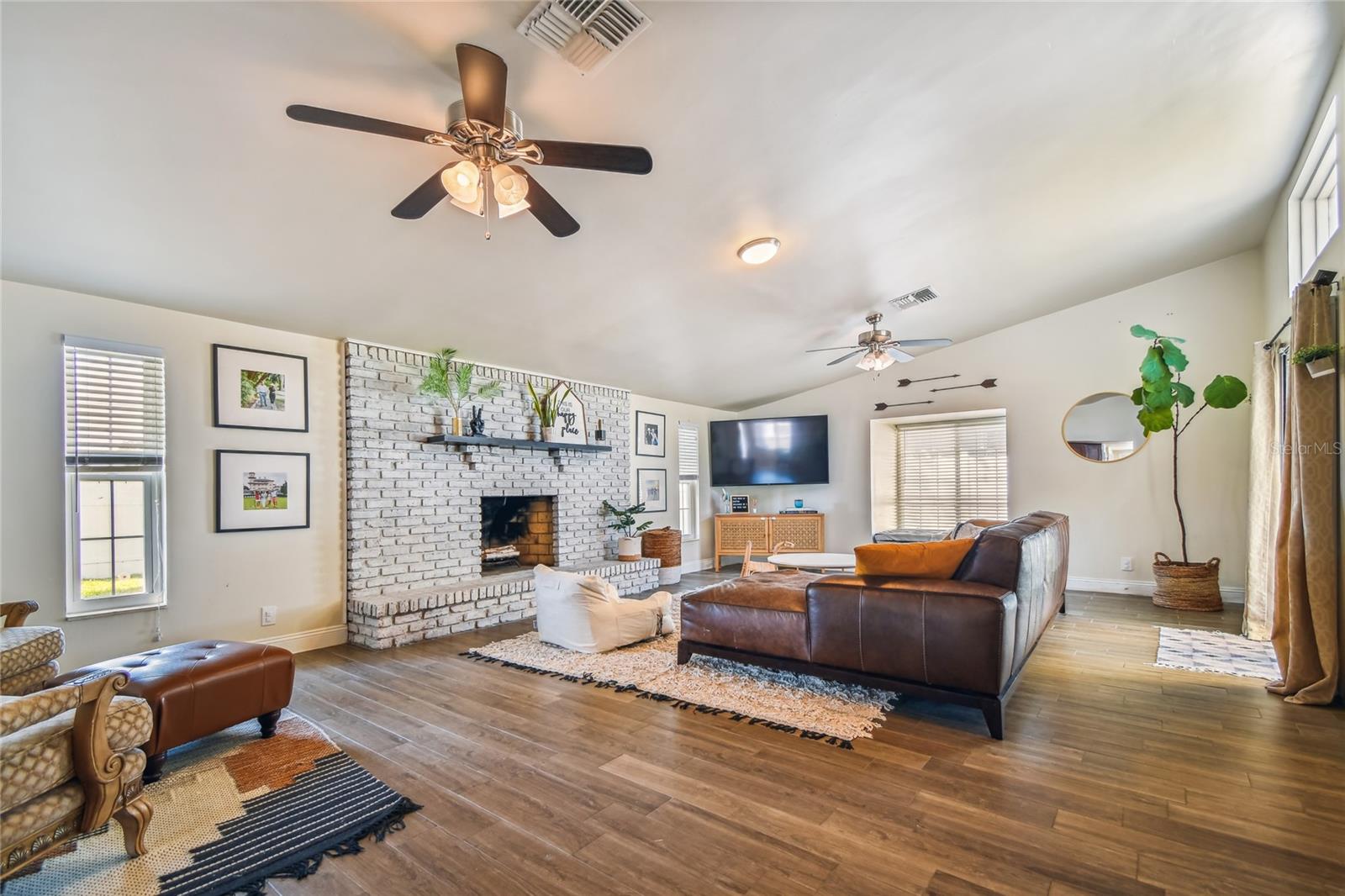 Image 11 of 34 For 125 55th Avenue Ne