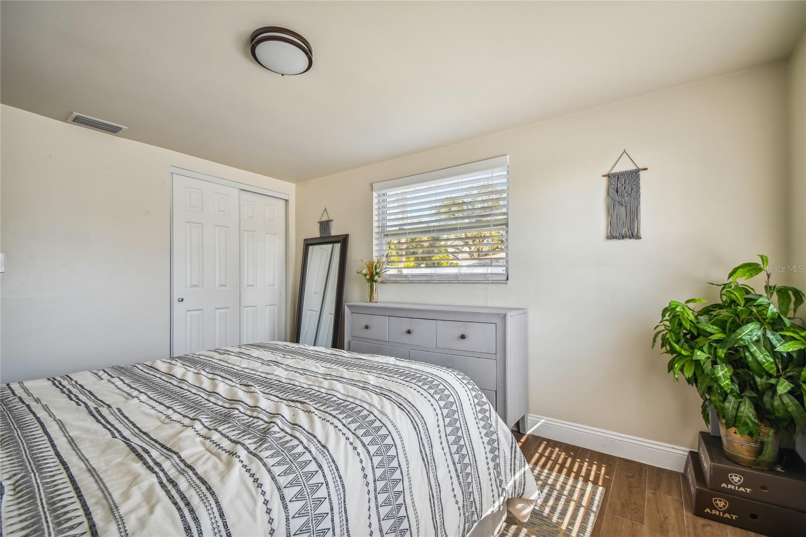 Image 21 of 34 For 125 55th Avenue Ne