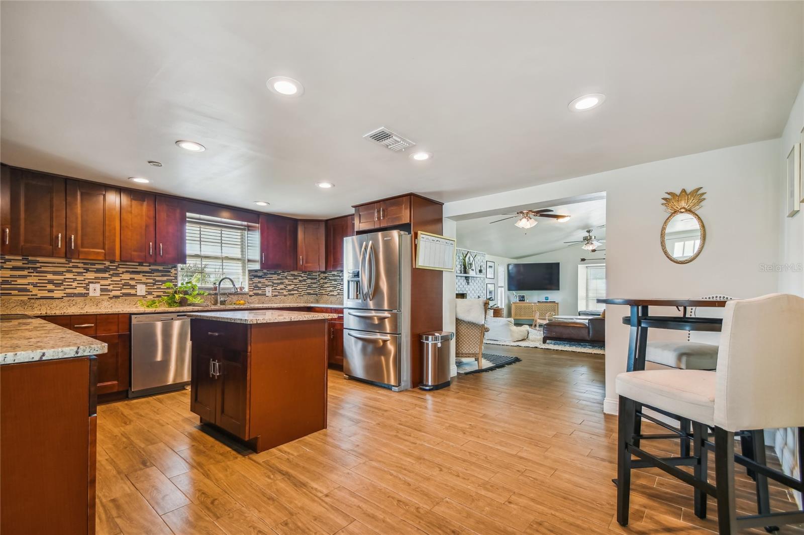 Image 7 of 34 For 125 55th Avenue Ne