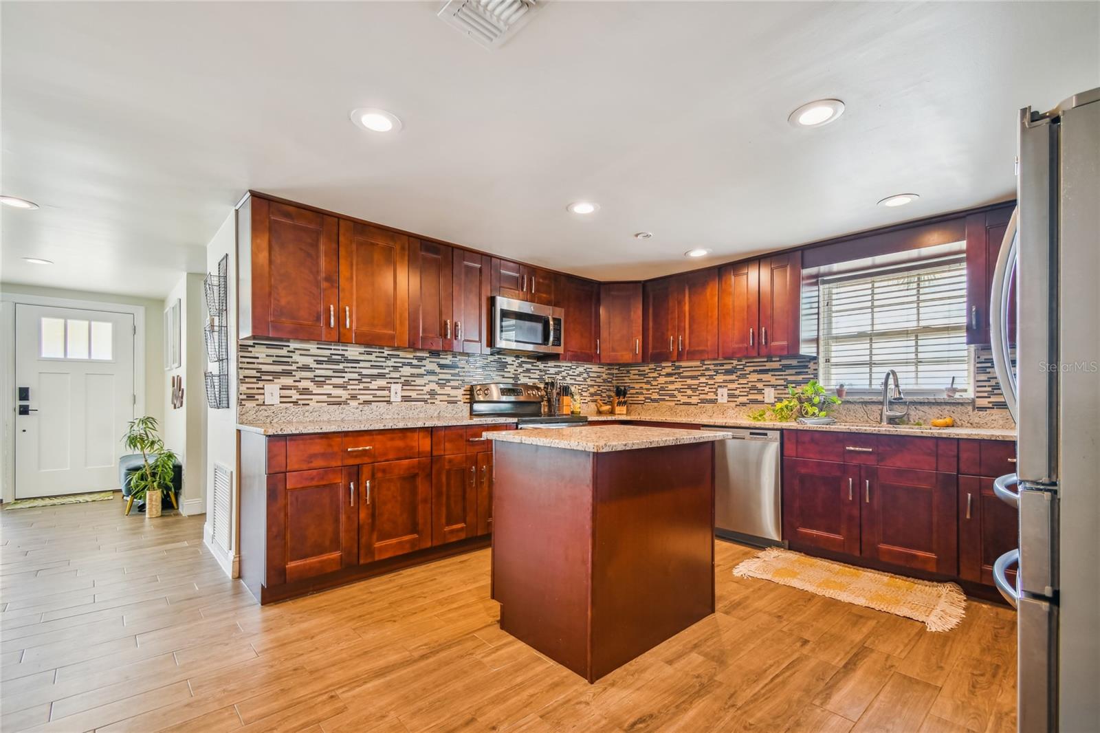 Image 8 of 34 For 125 55th Avenue Ne