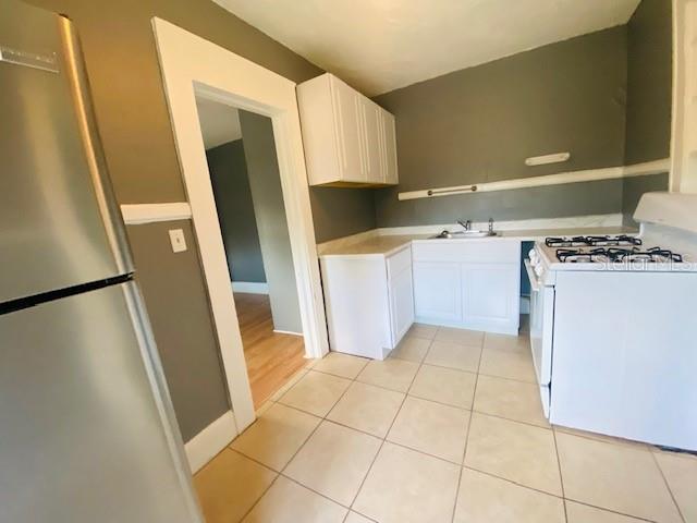 Listing photo id 2 for 331 20th Street N 6